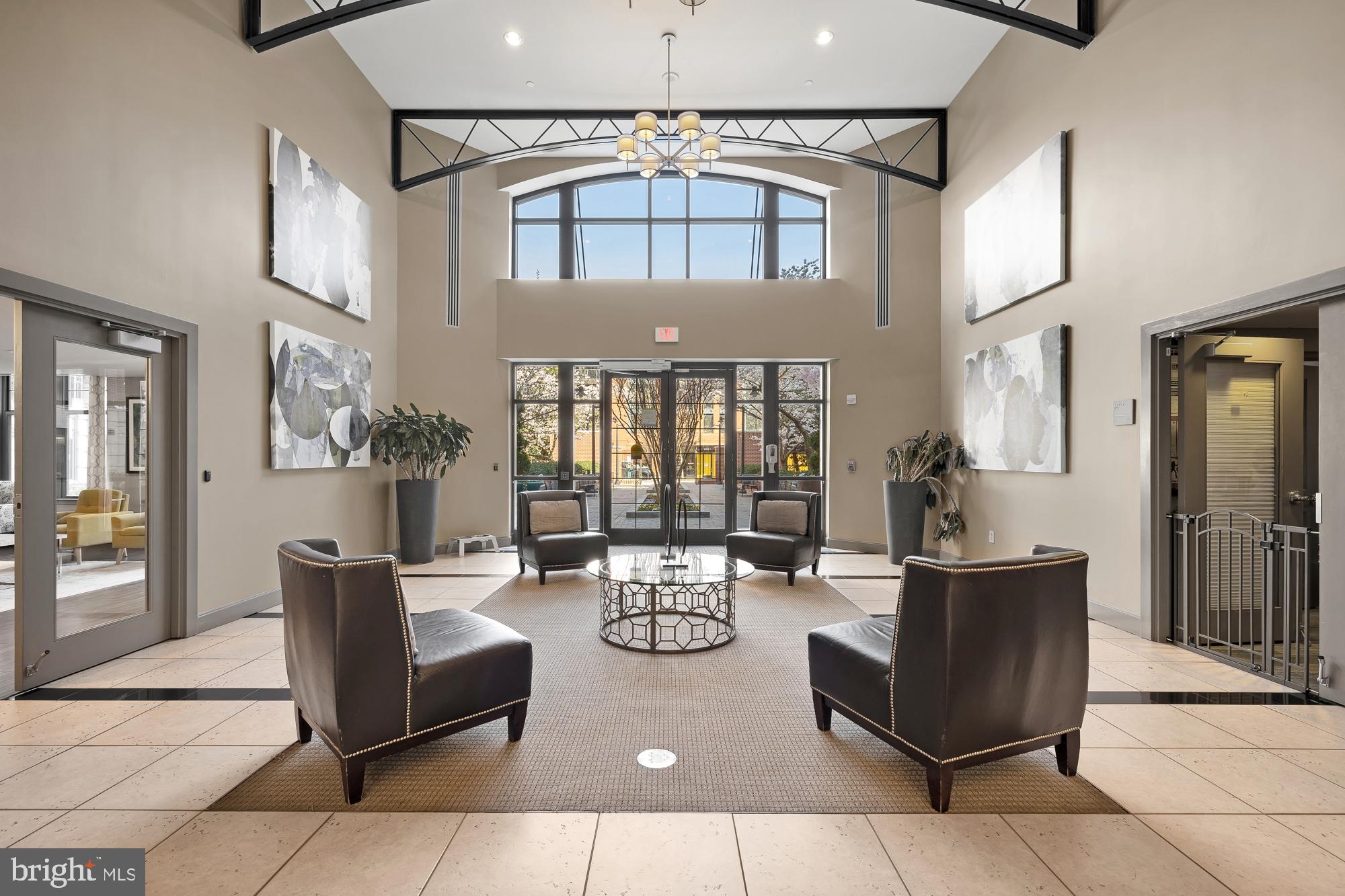 CLARENDON 1021 - Residential