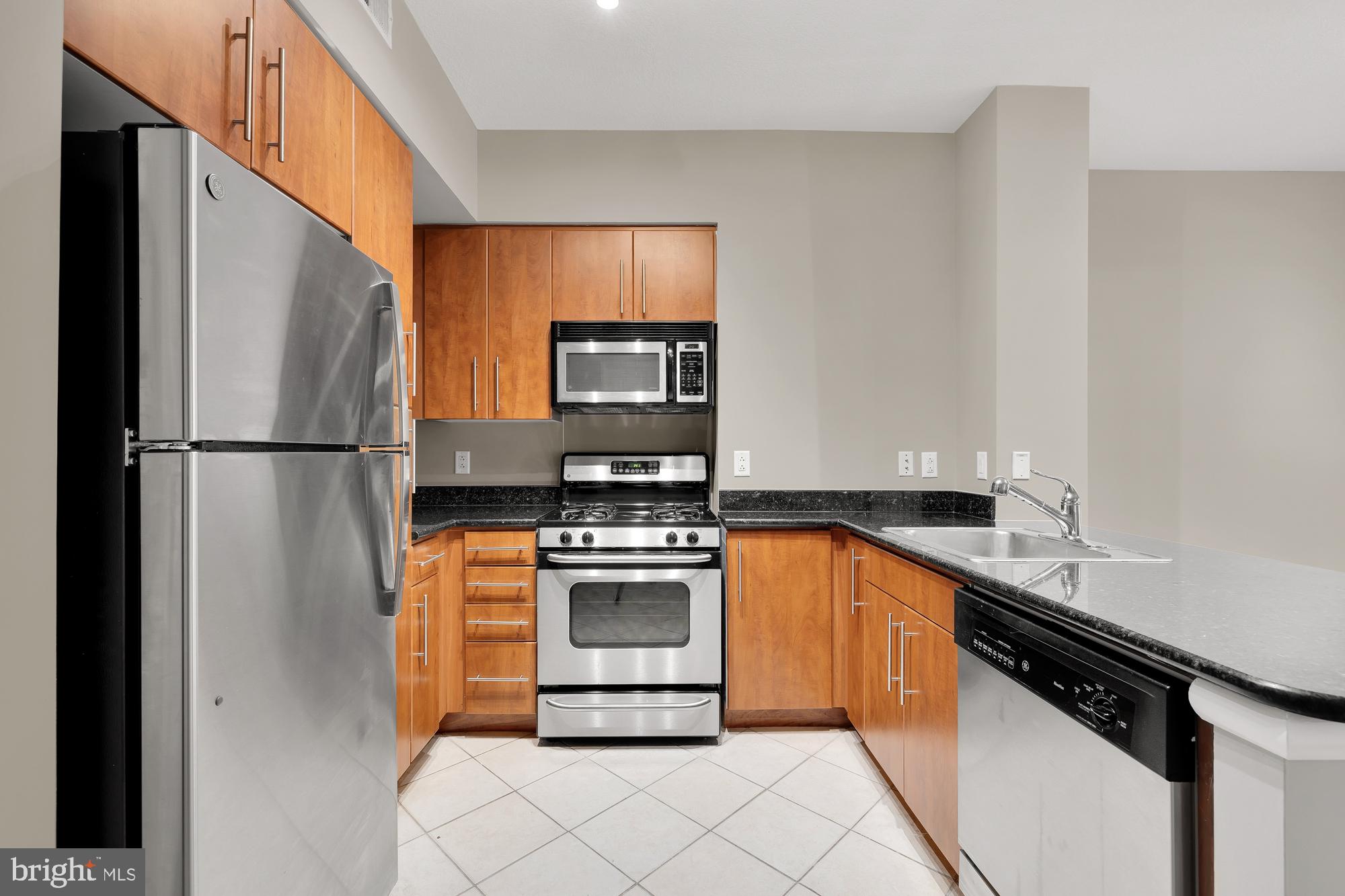 CLARENDON 1021 - Residential