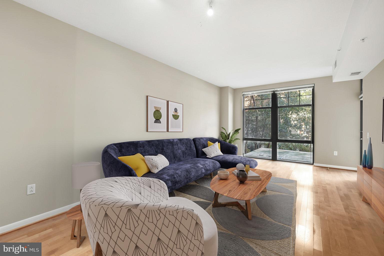 CLARENDON 1021 - Residential