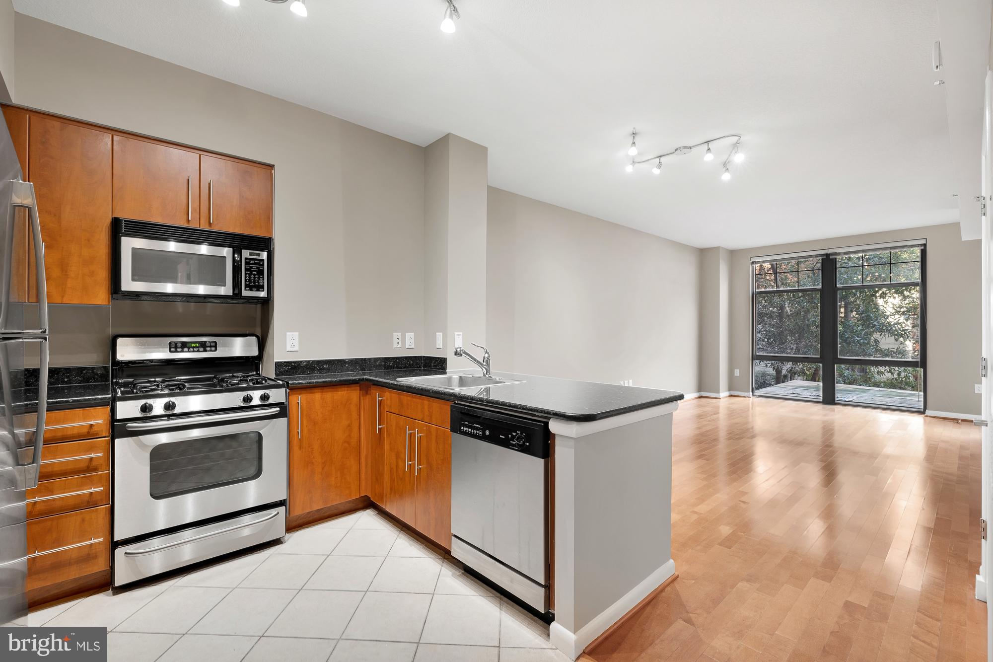 CLARENDON 1021 - Residential