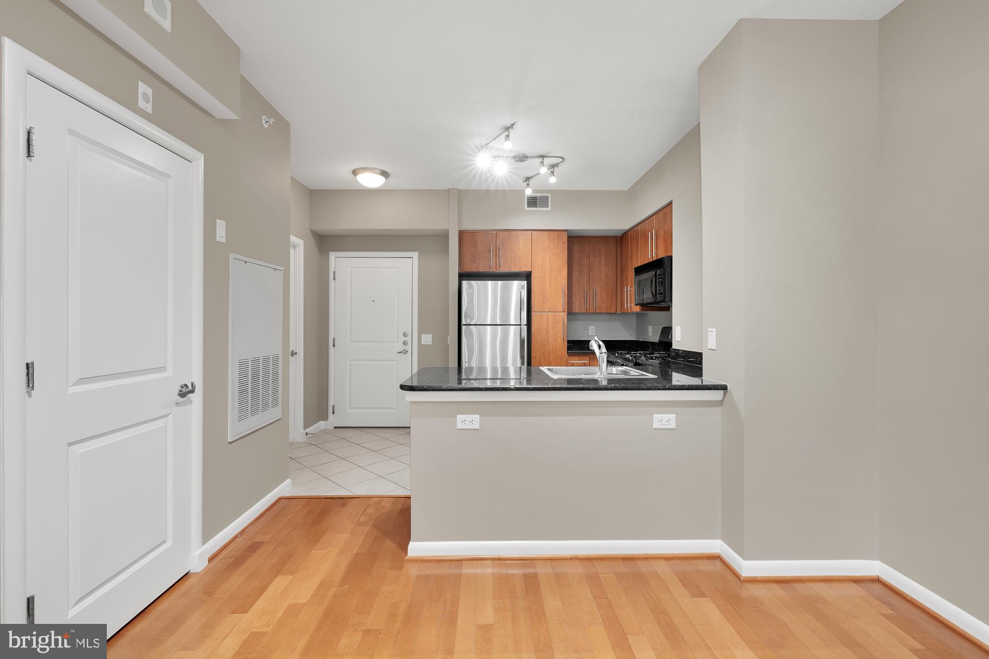 CLARENDON 1021 - Residential