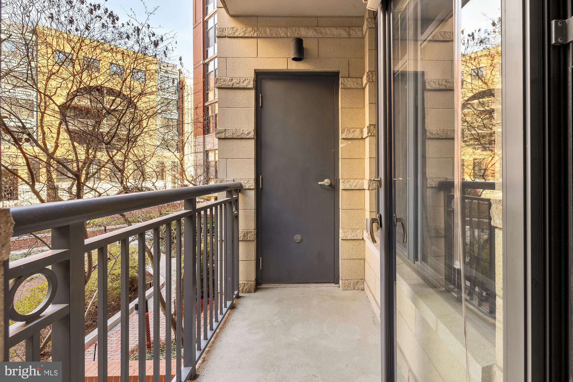 CLARENDON 1021 - Residential