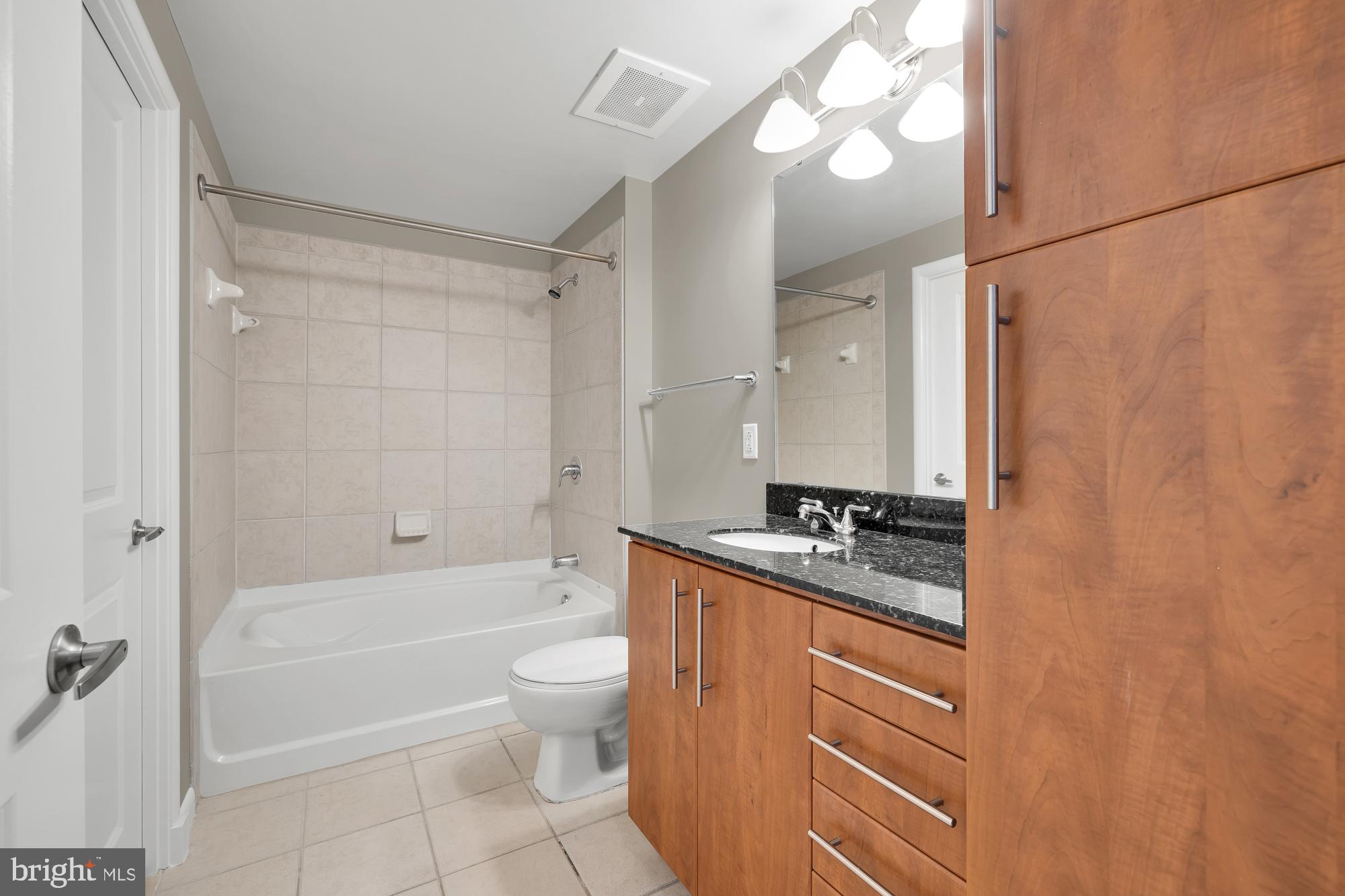 CLARENDON 1021 - Residential