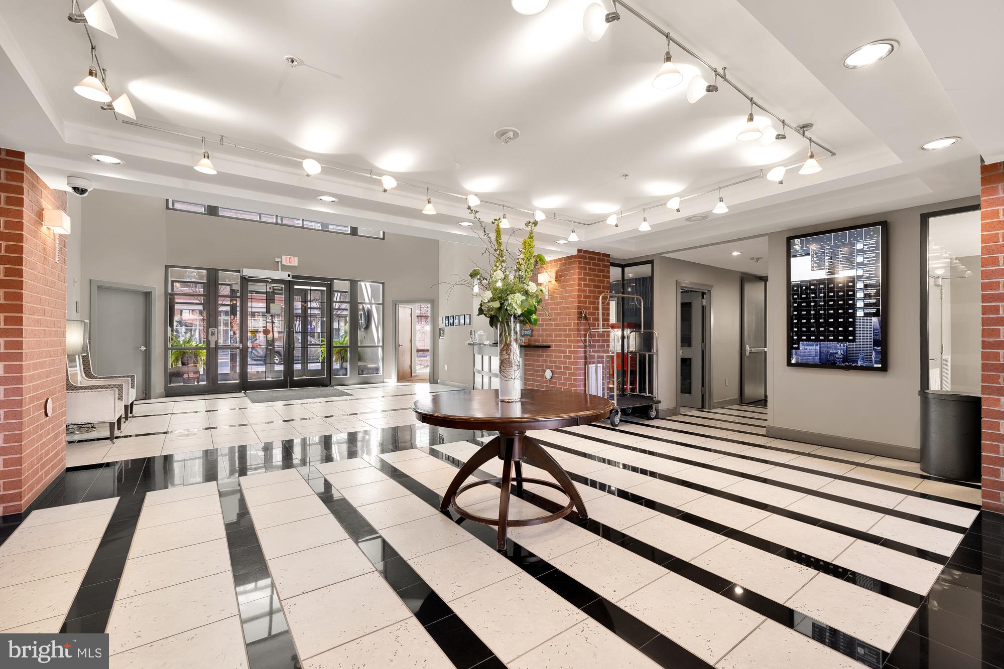 CLARENDON 1021 - Residential