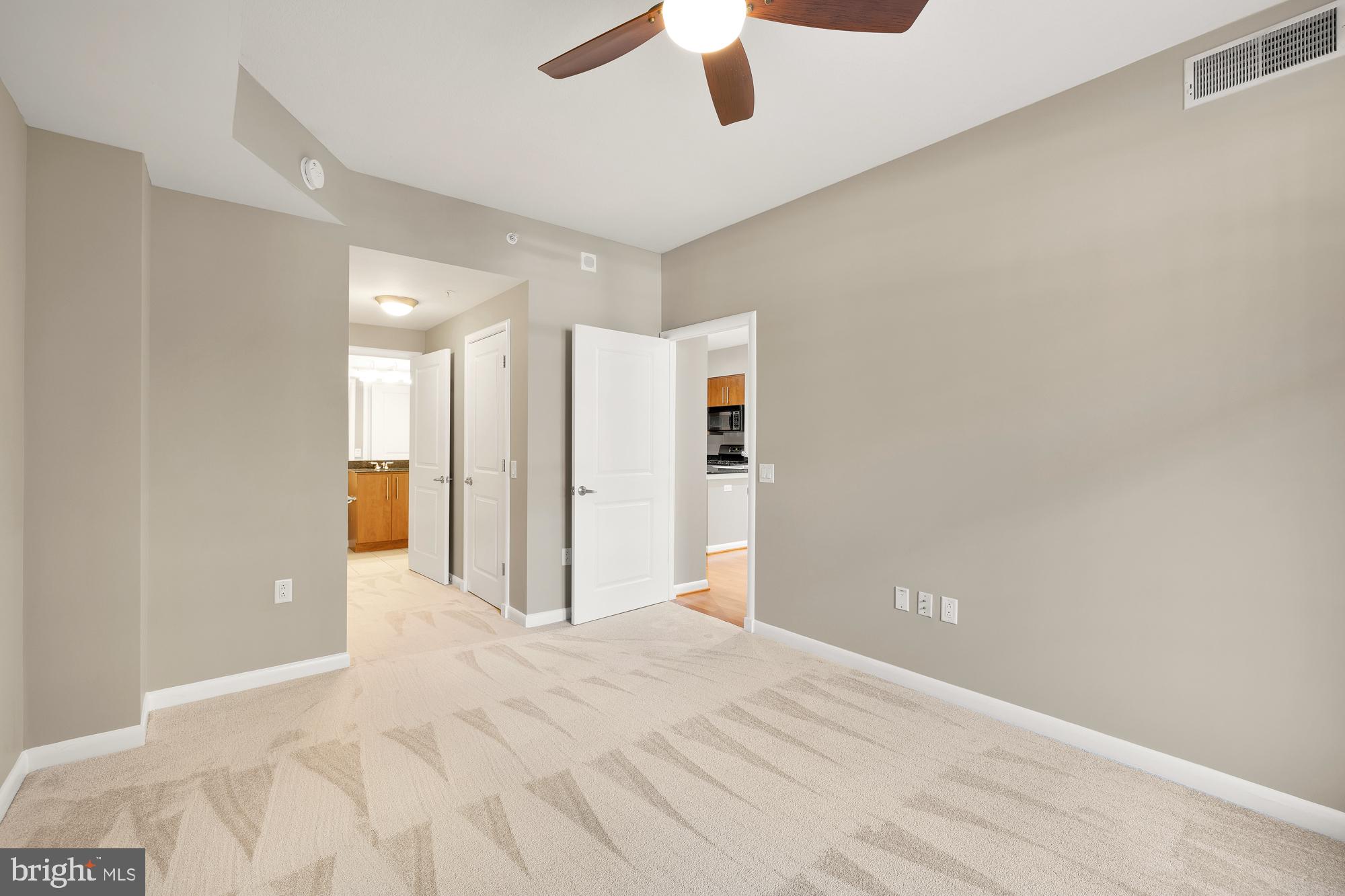 CLARENDON 1021 - Residential