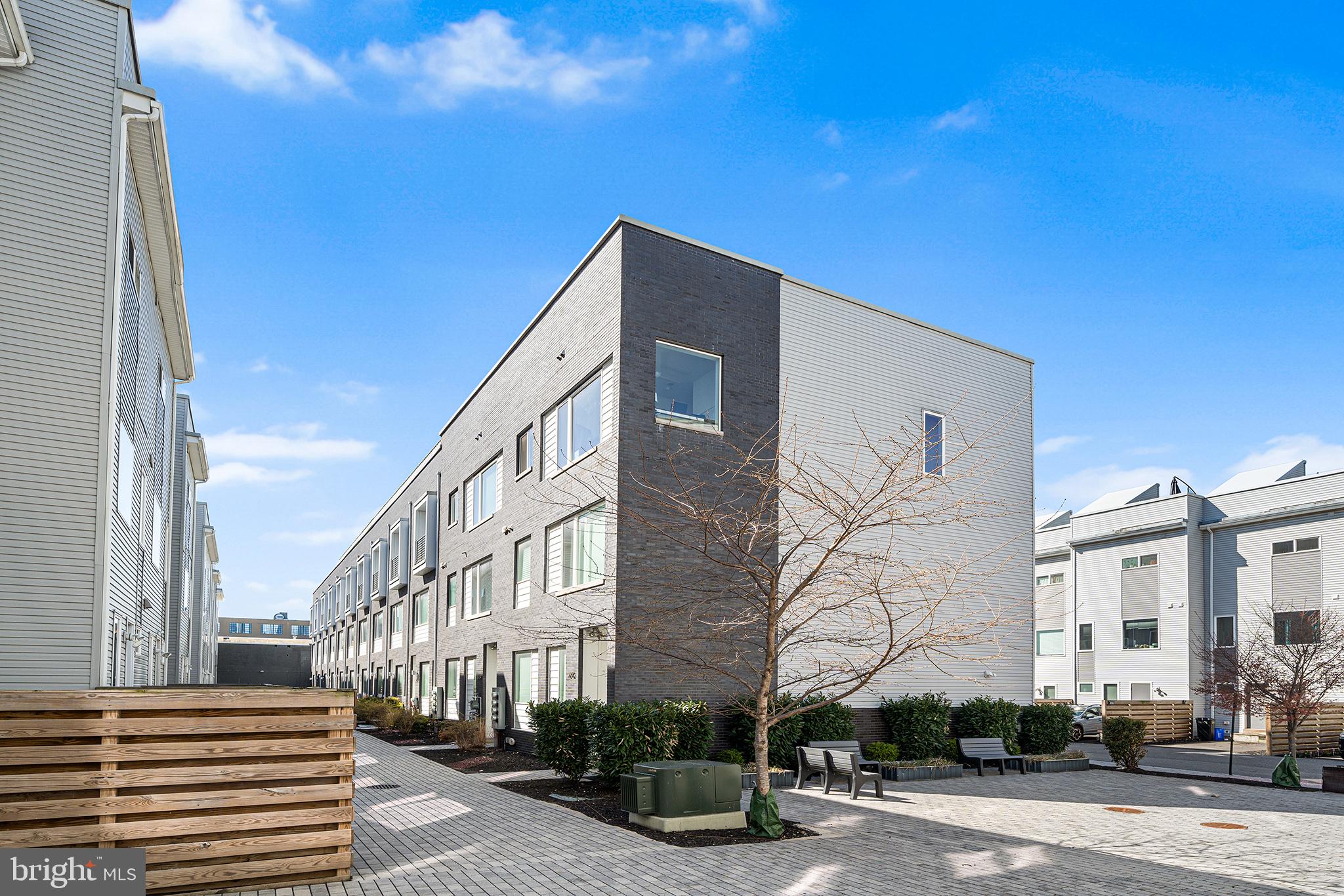 LUDLOW - Residential