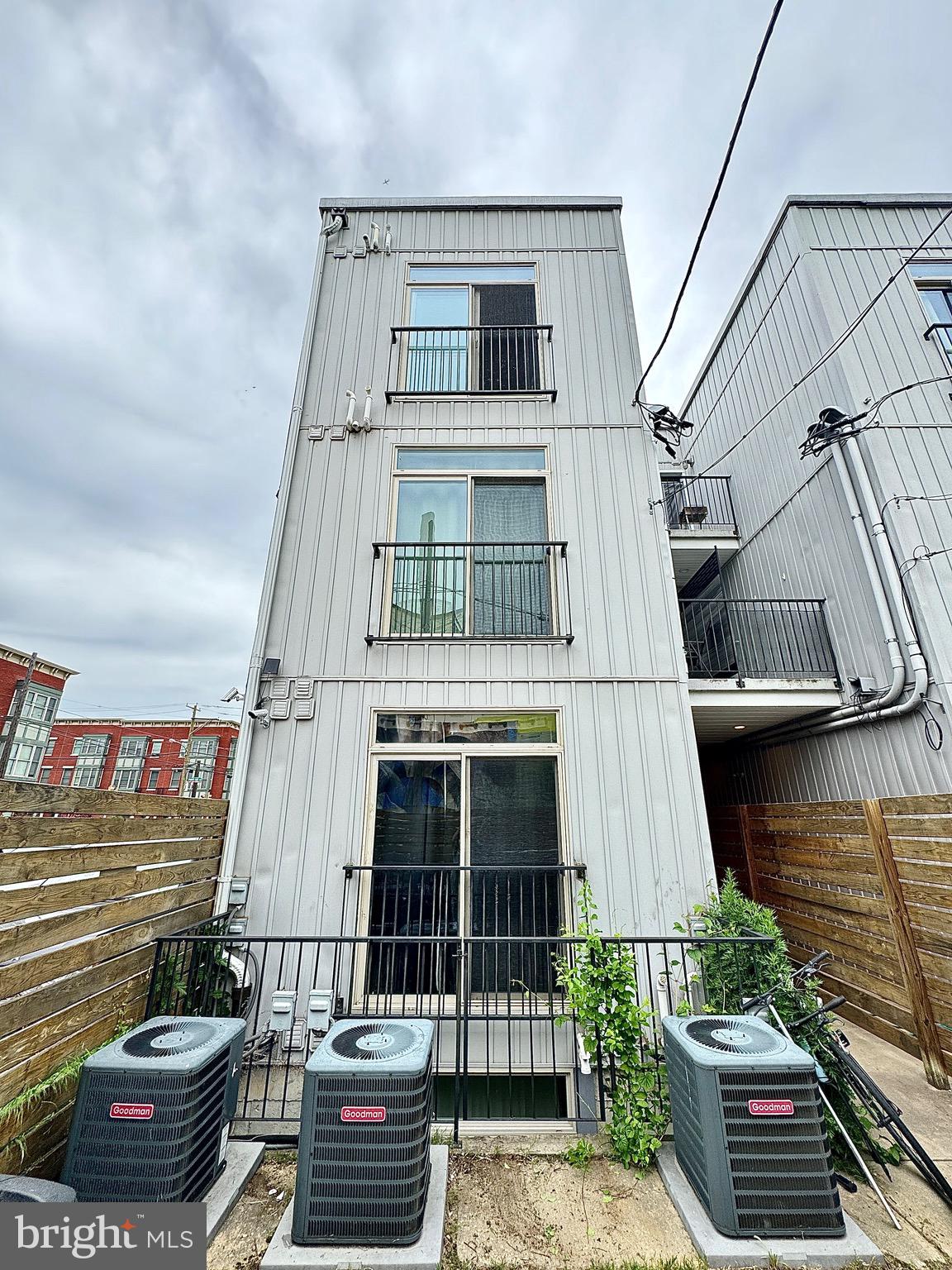 FAIRMOUNT - Residential Income