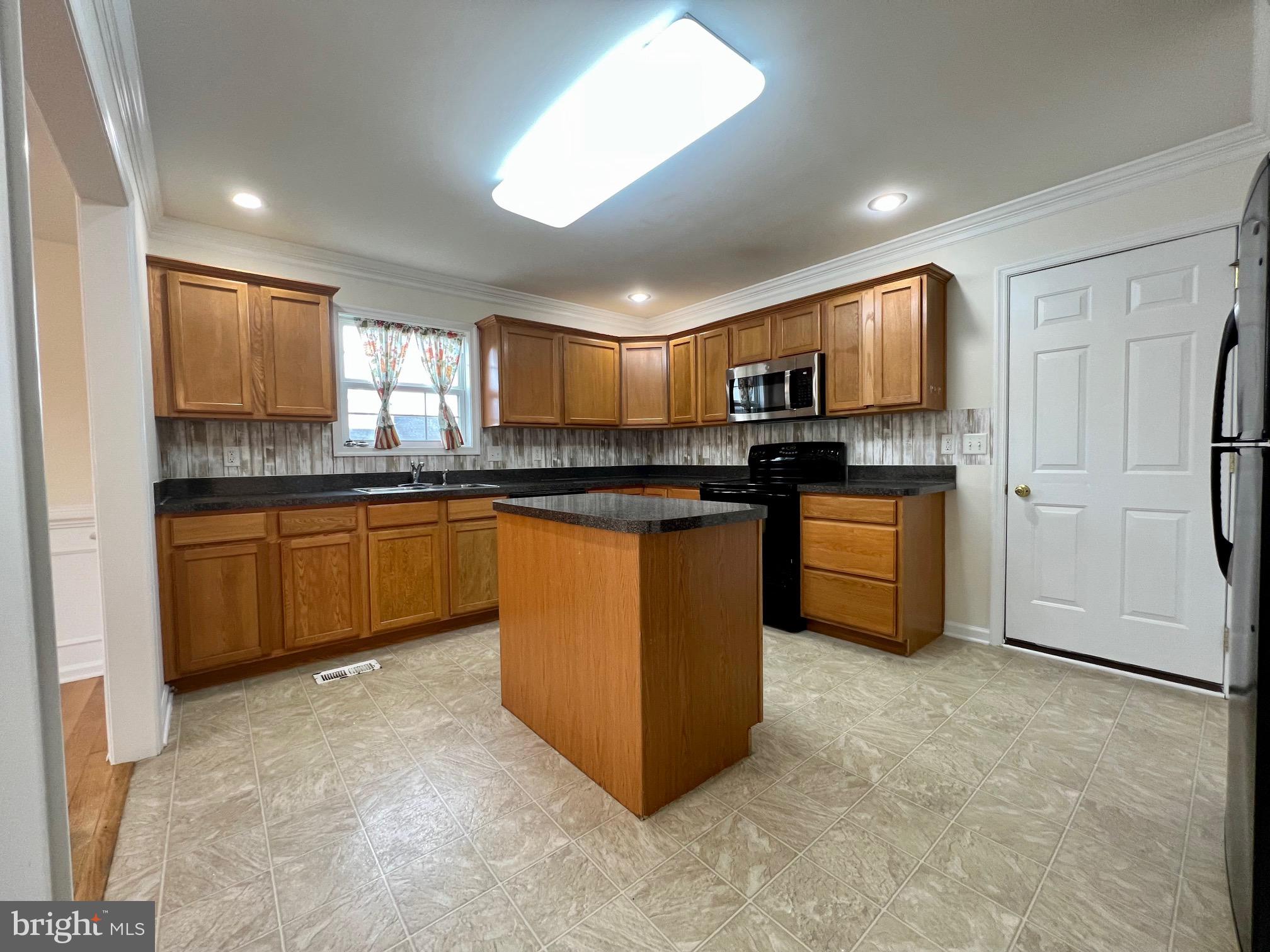 CRESTFIELD - Residential Lease