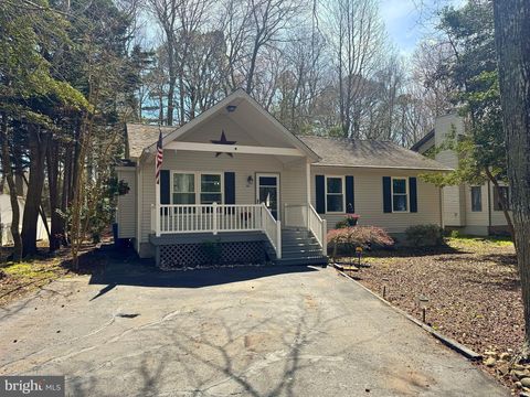 Photo of 32 Gatehouse Trail, OCEAN PINES, MD 21811 (MLS # MDWO2037442)