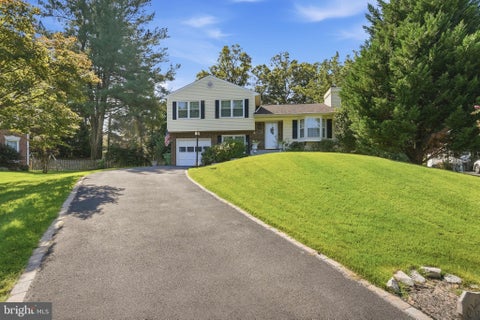 Photo of 12008 Point Longstreet Way, WOODBRIDGE, VA 22192 (MLS # VAPW2130598)