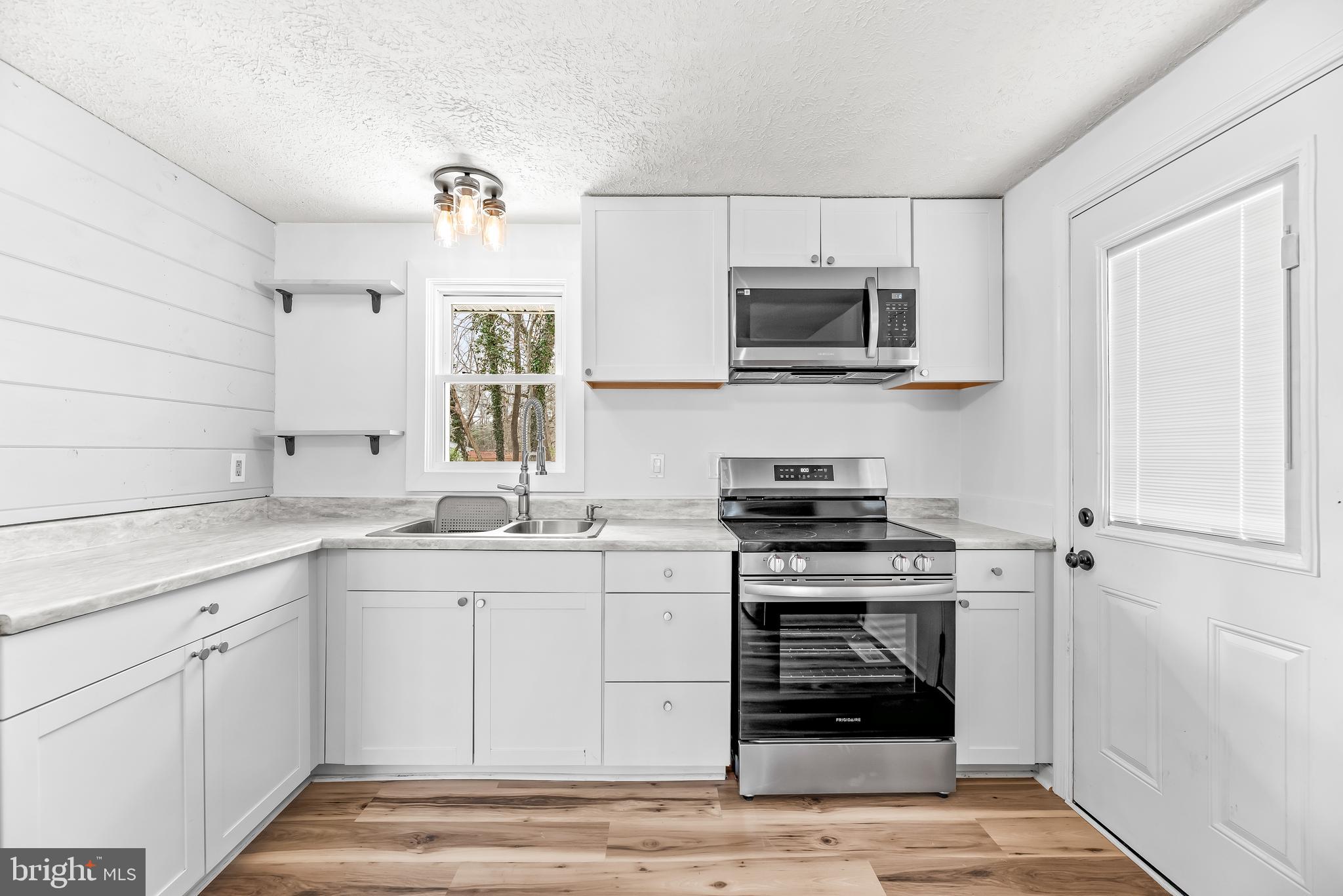 SOUTH HAMPTON - Residential