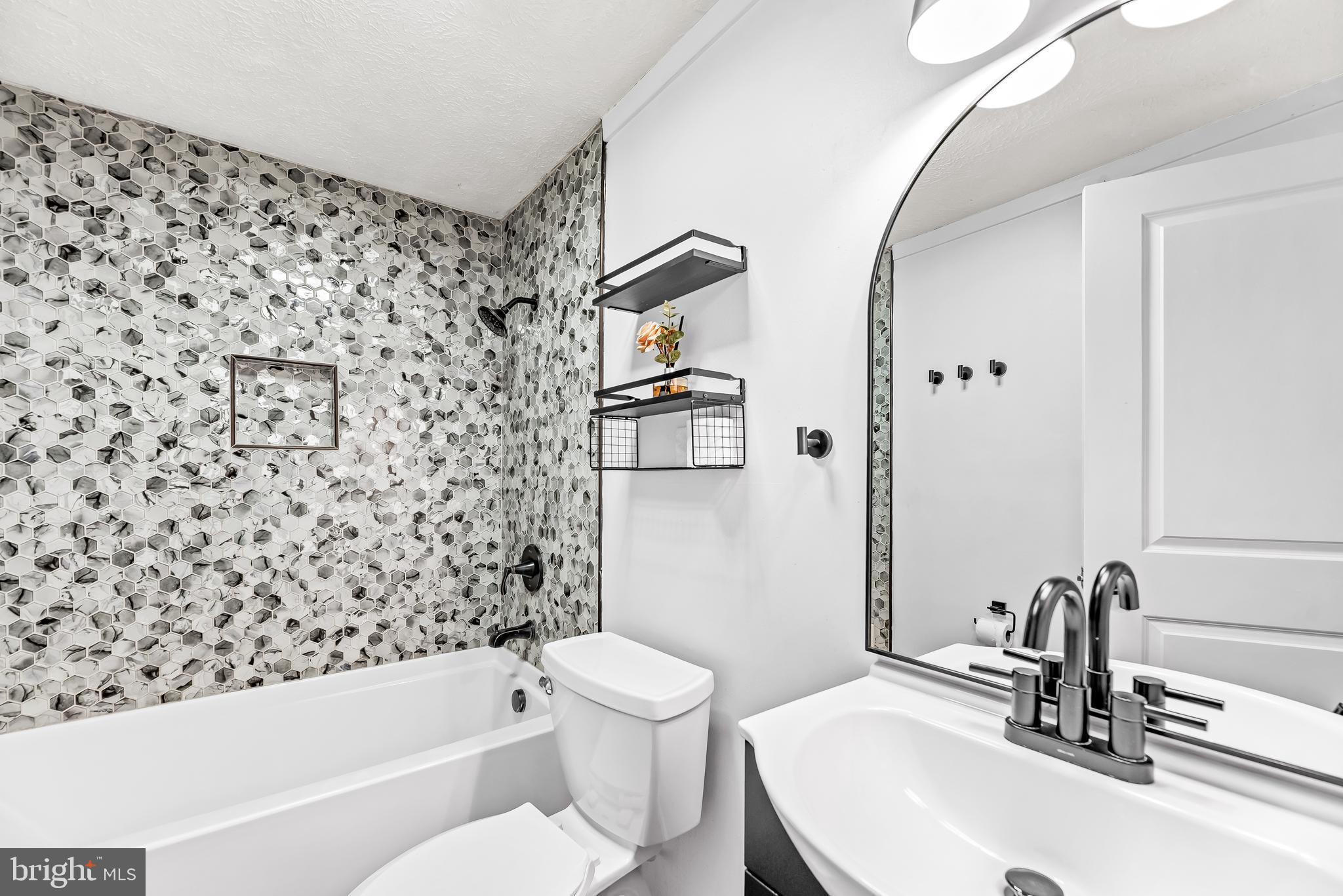 SOUTH HAMPTON - Residential