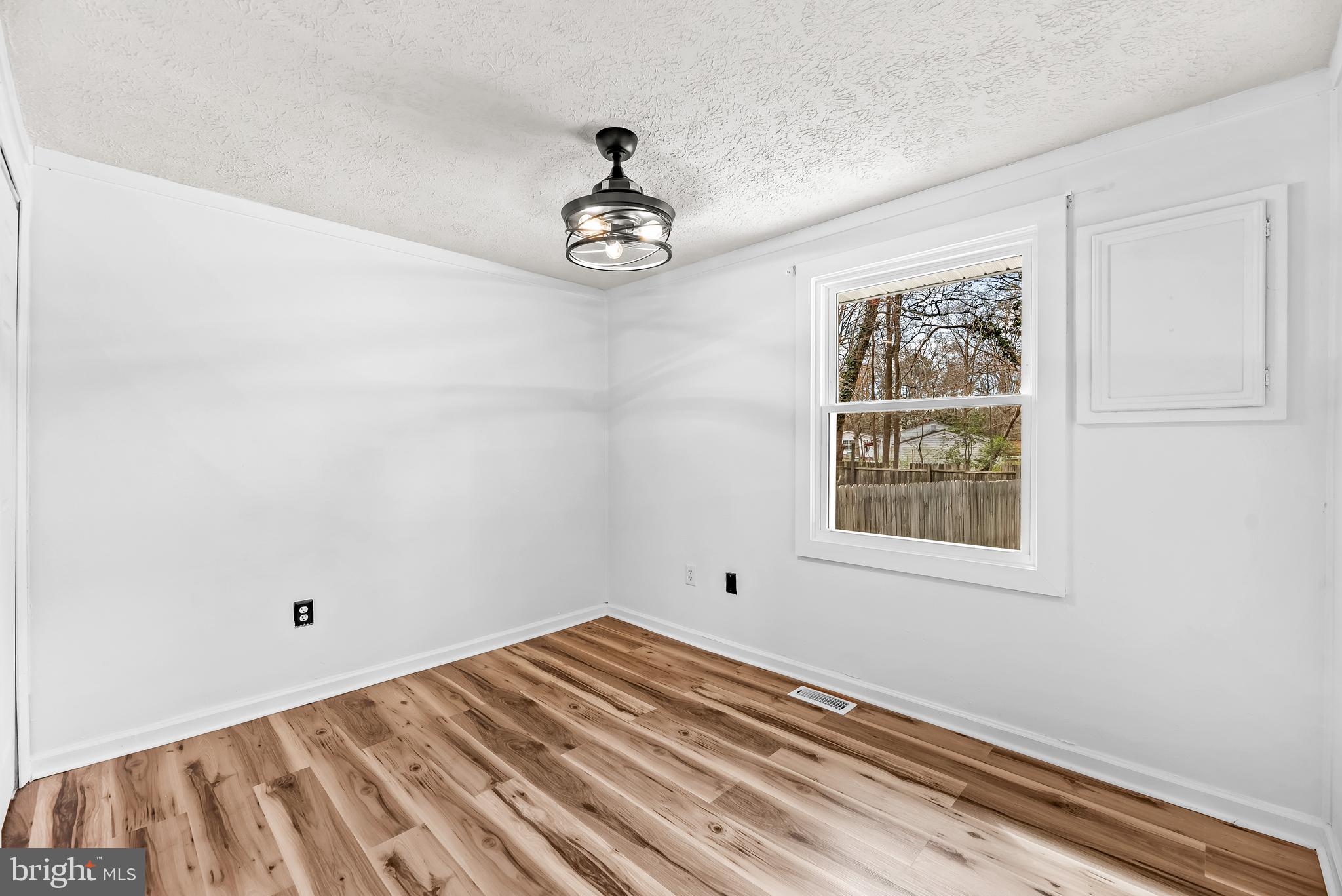 SOUTH HAMPTON - Residential