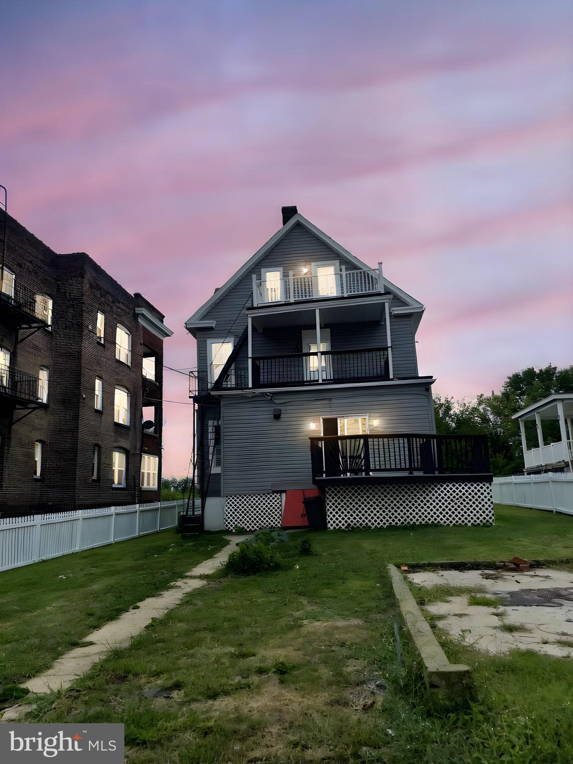 GARWYN OAKS - Residential