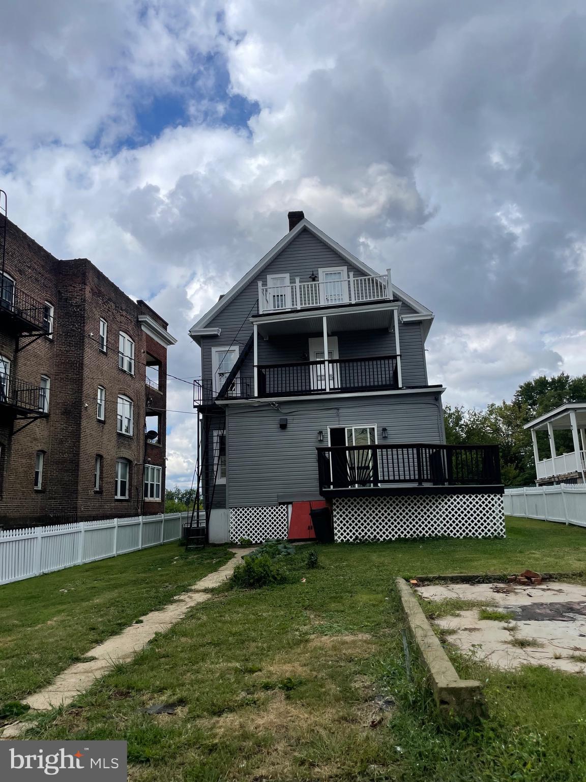 GARWYN OAKS - Residential