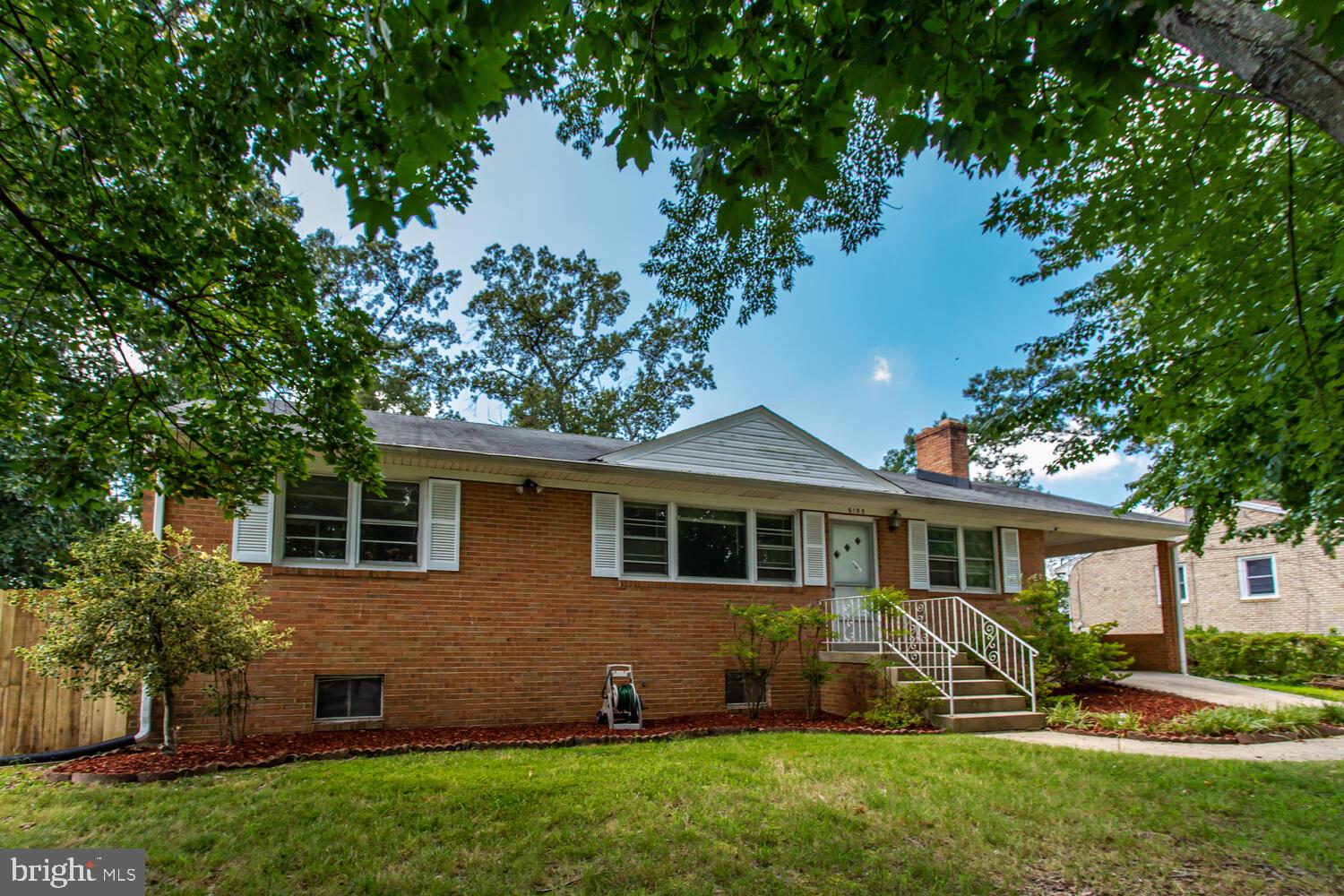 6105 PARKVIEW LANE