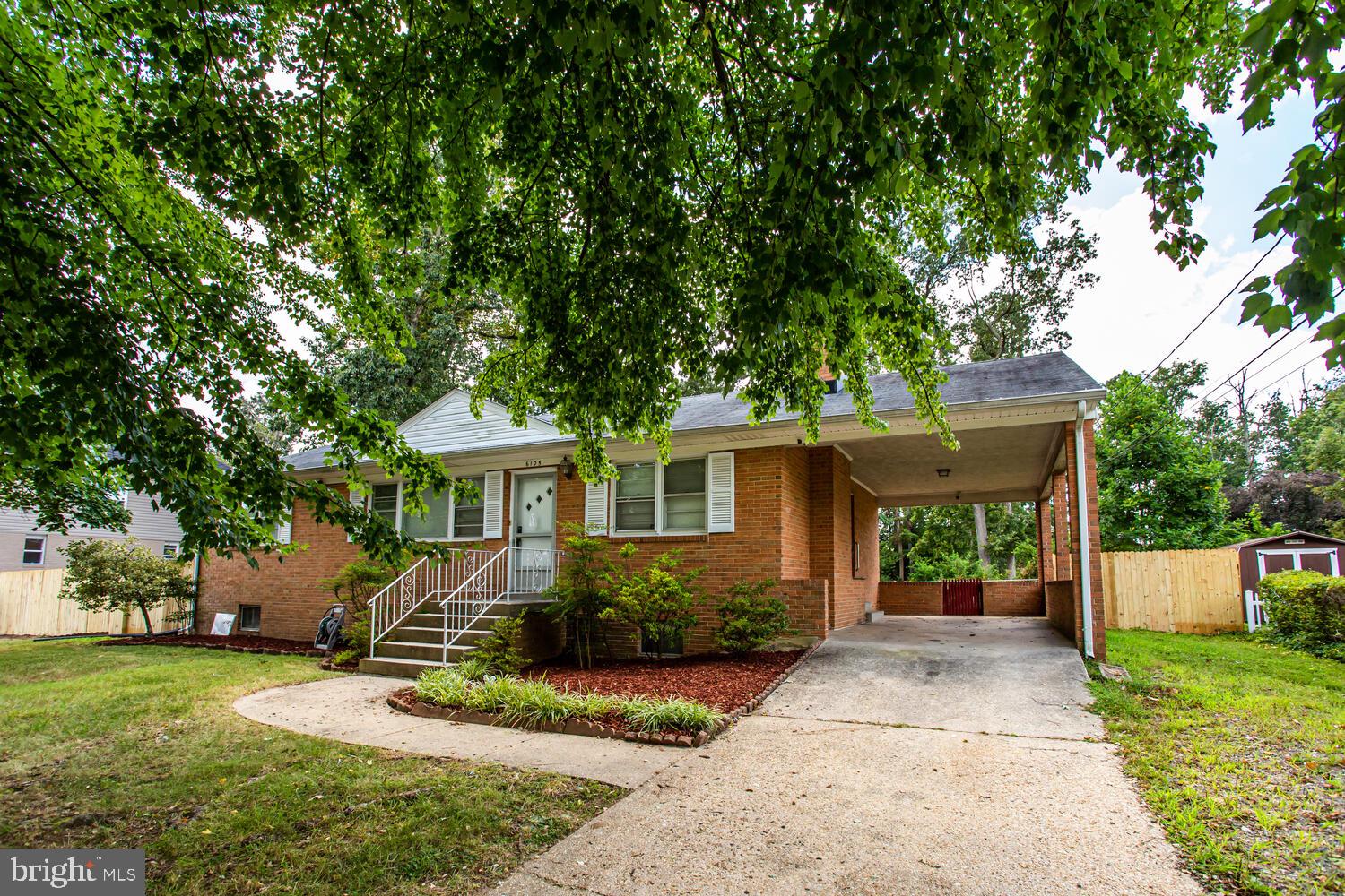 6105 PARKVIEW LANE