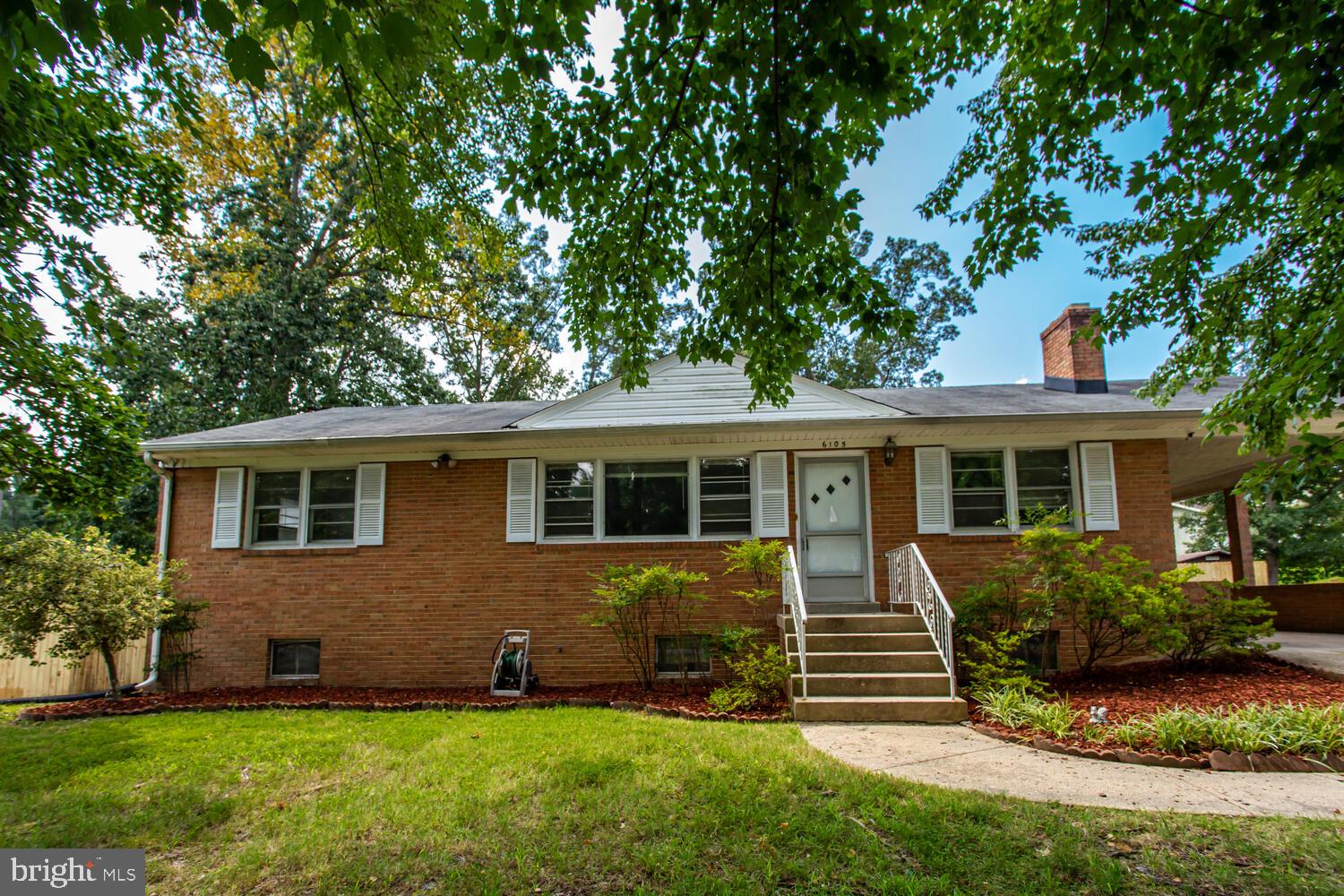6105 PARKVIEW LANE