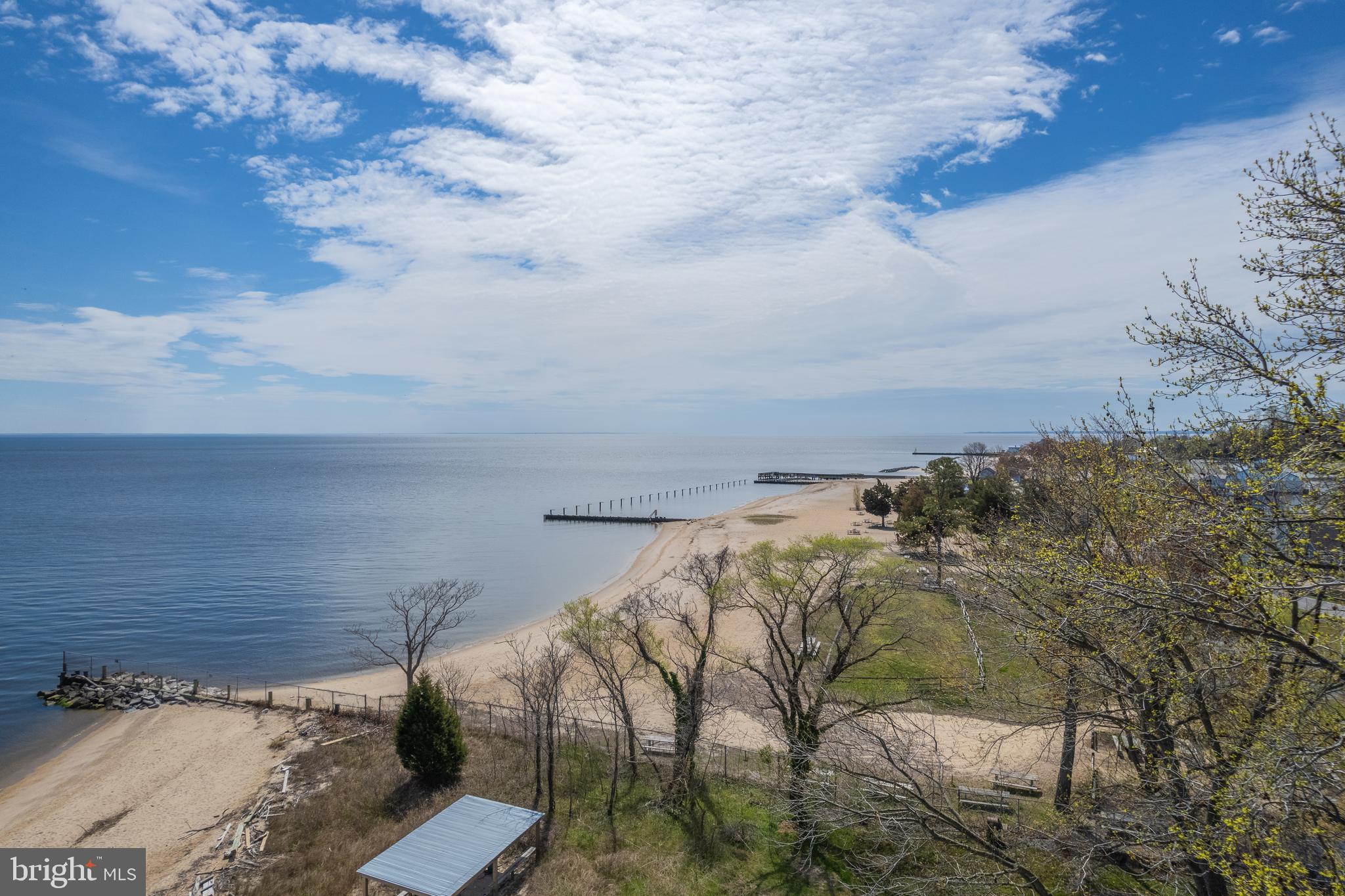 BREEZY POINT - Residential