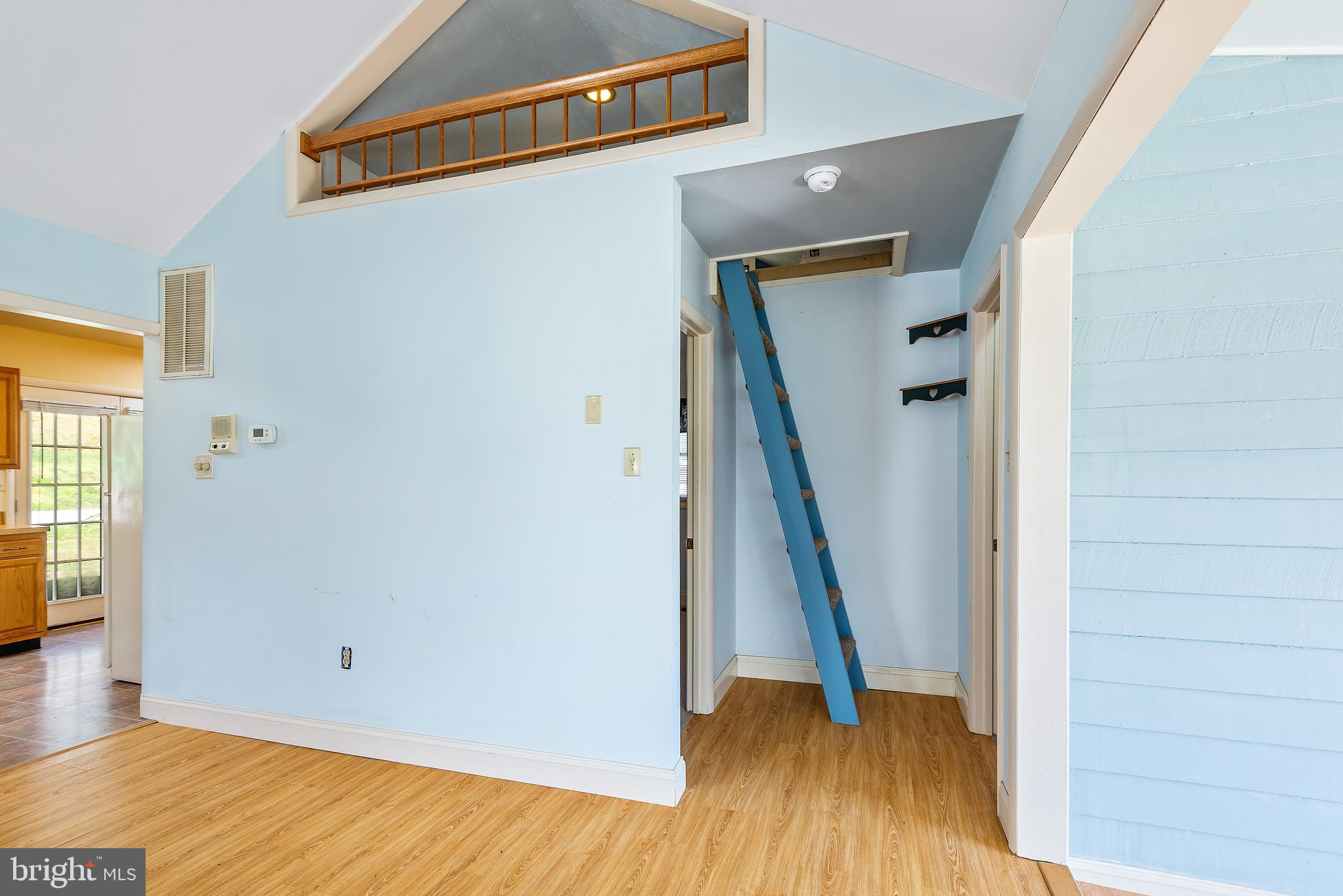 BREEZY POINT - Residential