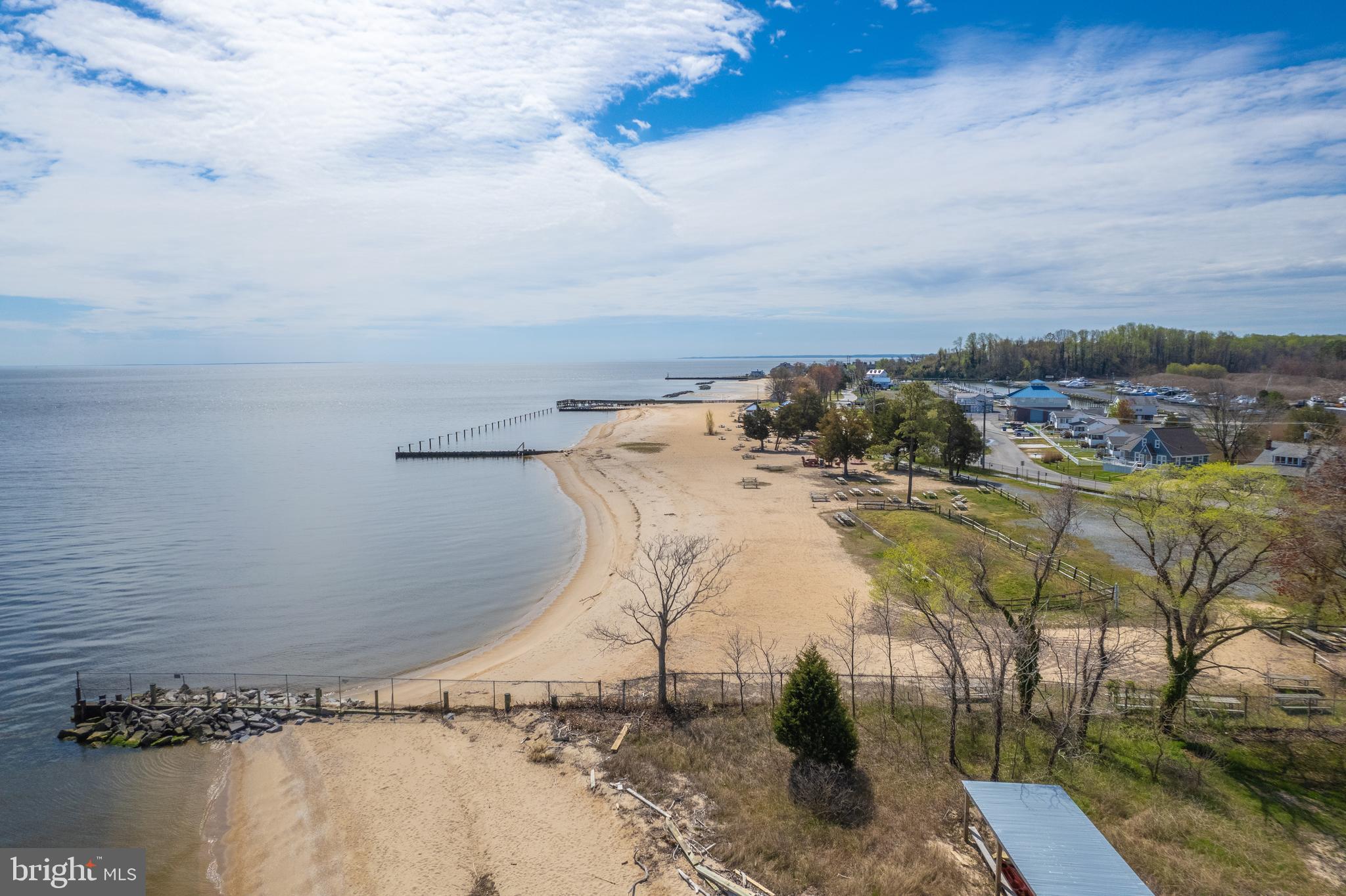 BREEZY POINT - Residential
