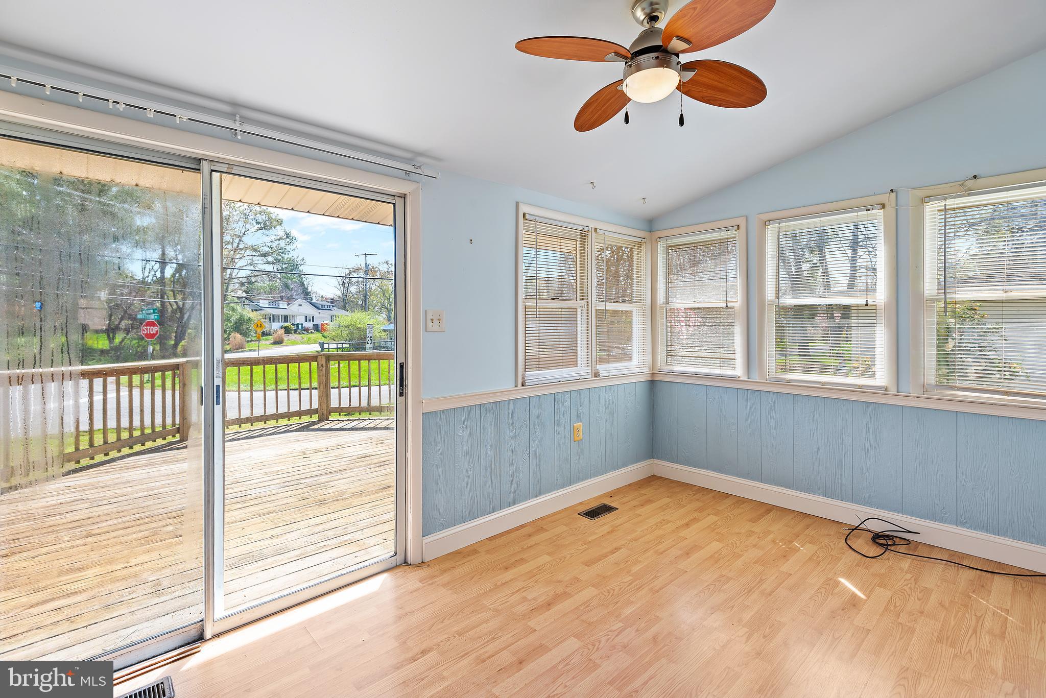 BREEZY POINT - Residential