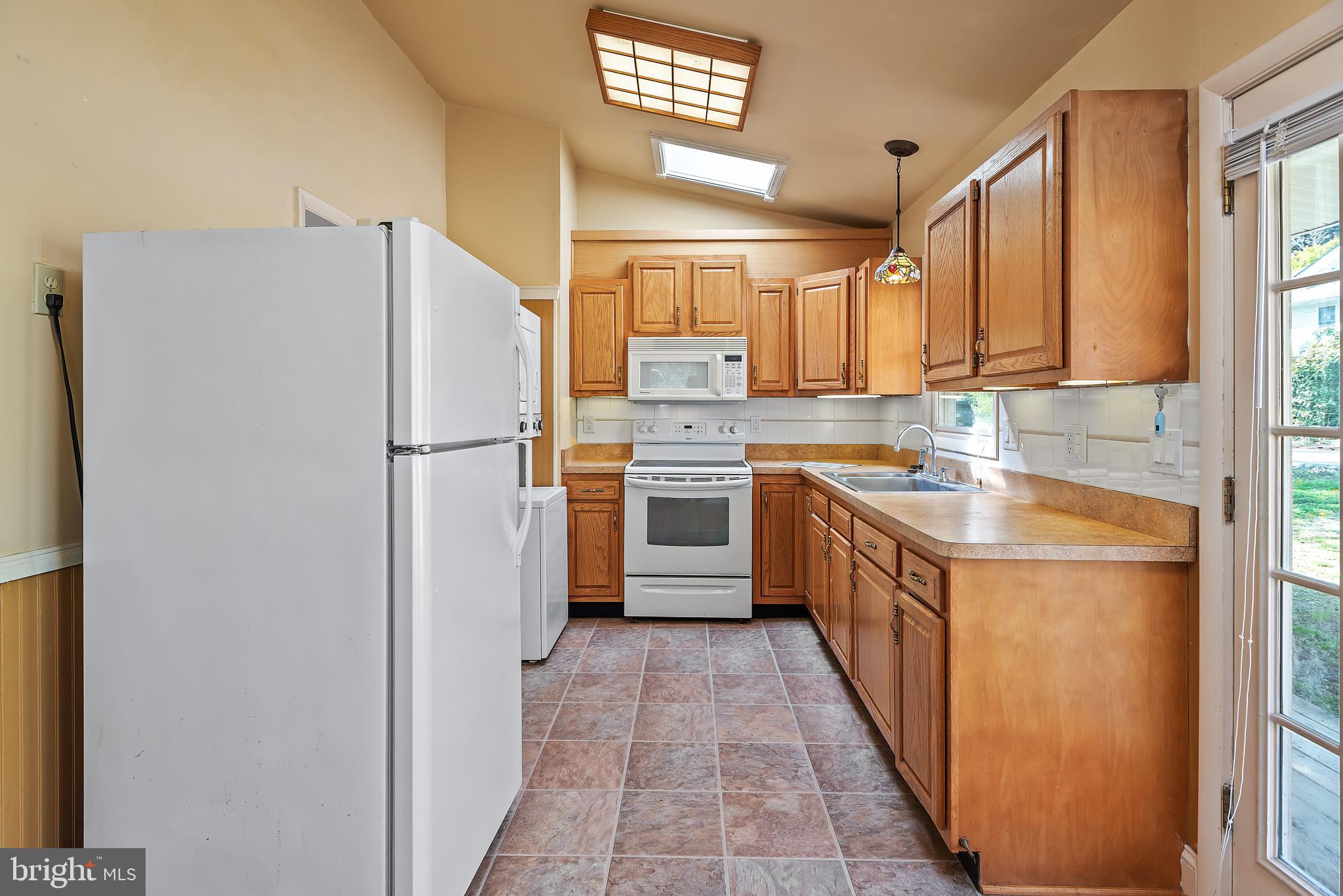 BREEZY POINT - Residential