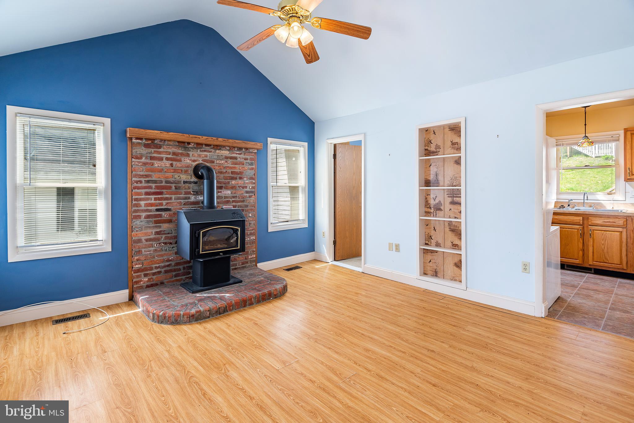 BREEZY POINT - Residential