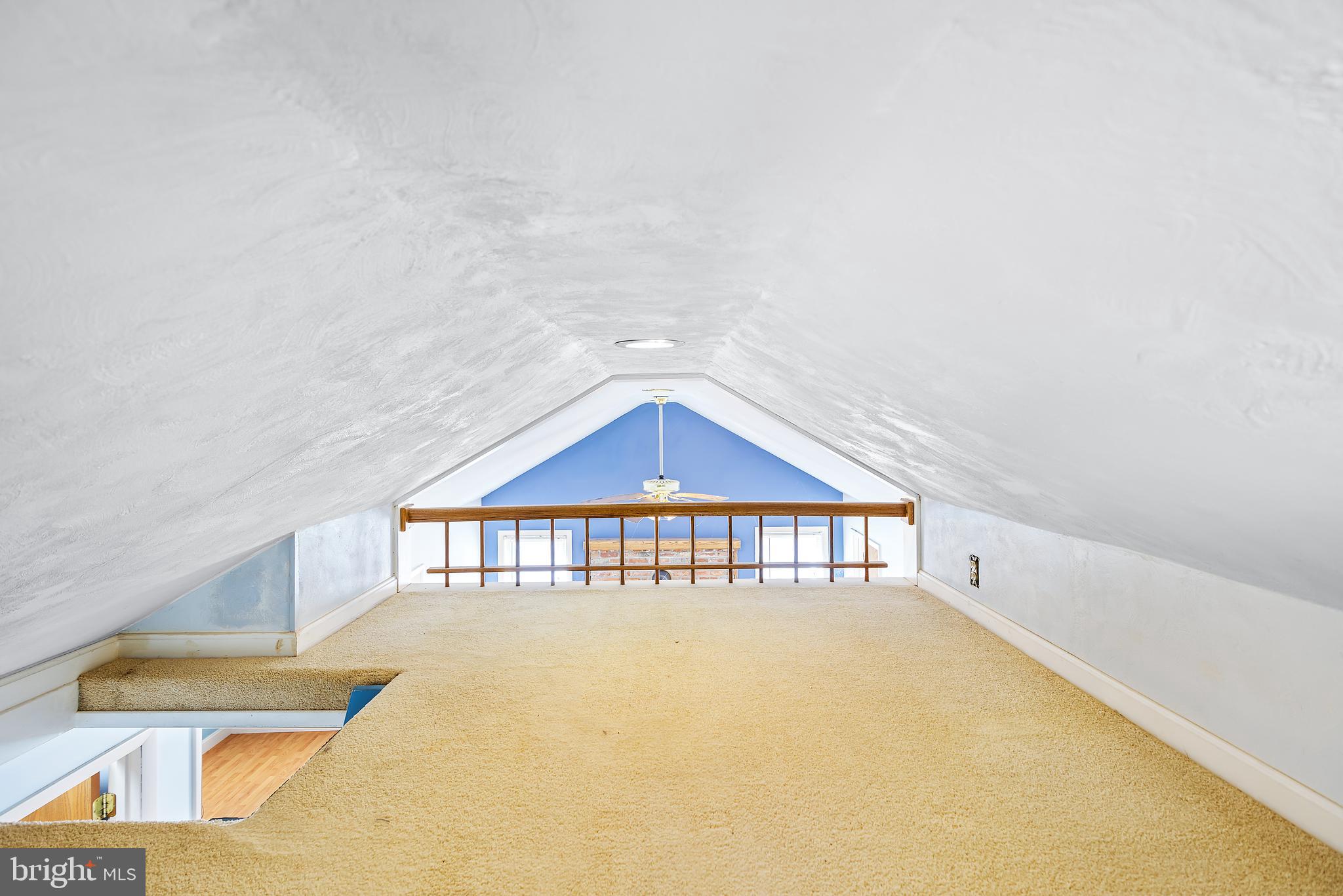 BREEZY POINT - Residential