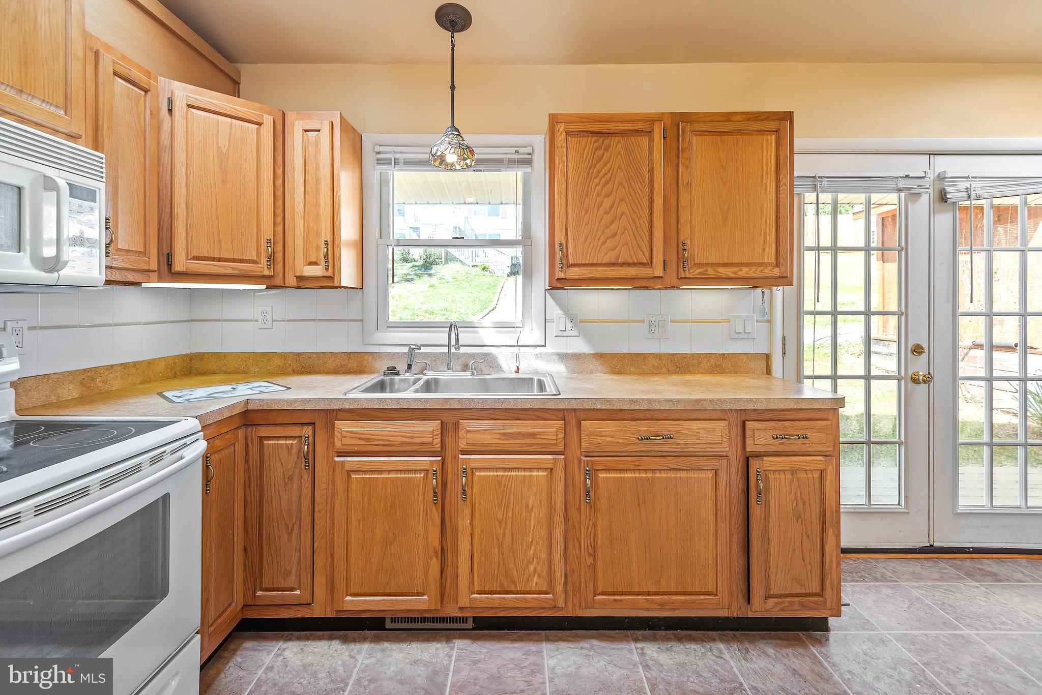 BREEZY POINT - Residential