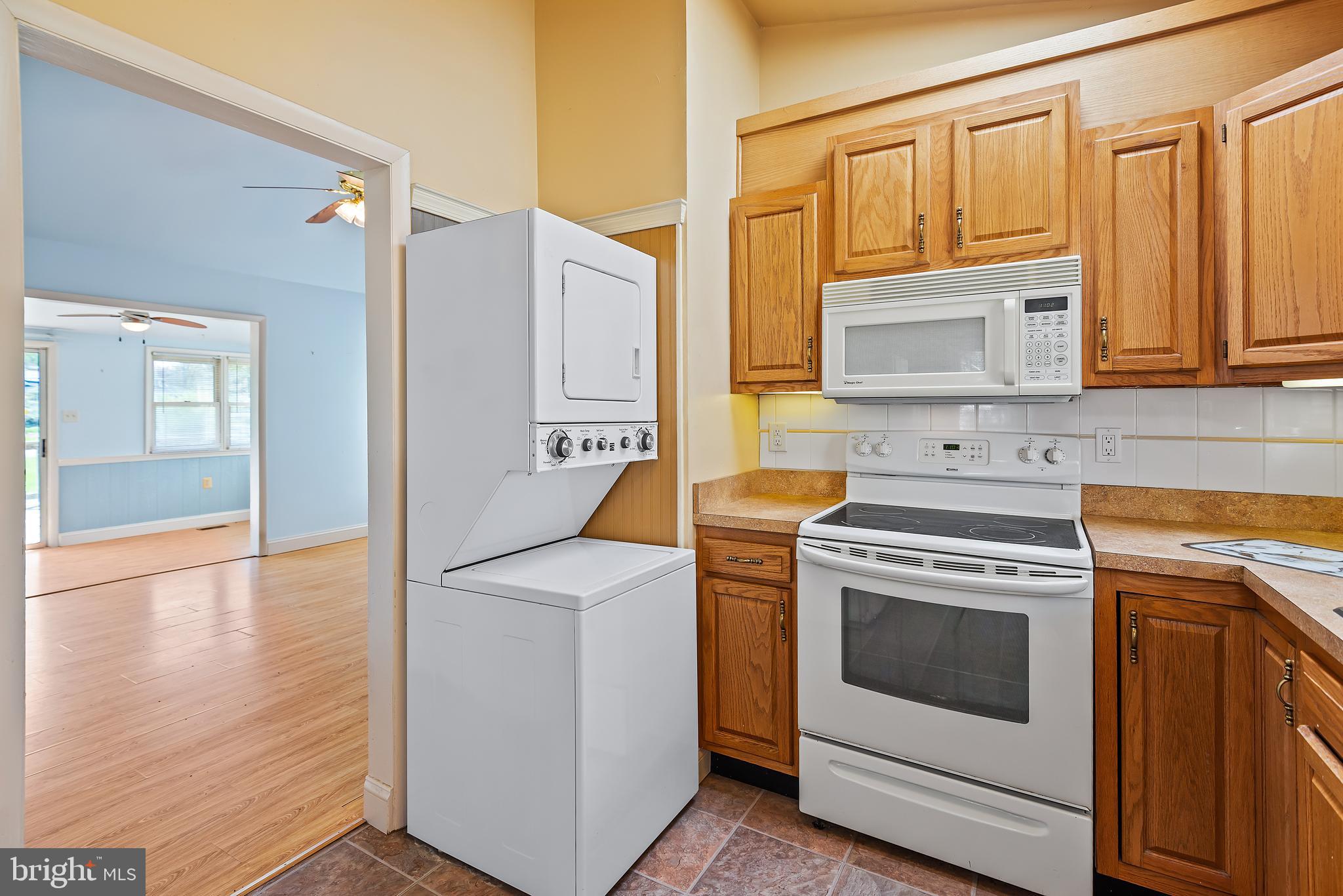 BREEZY POINT - Residential