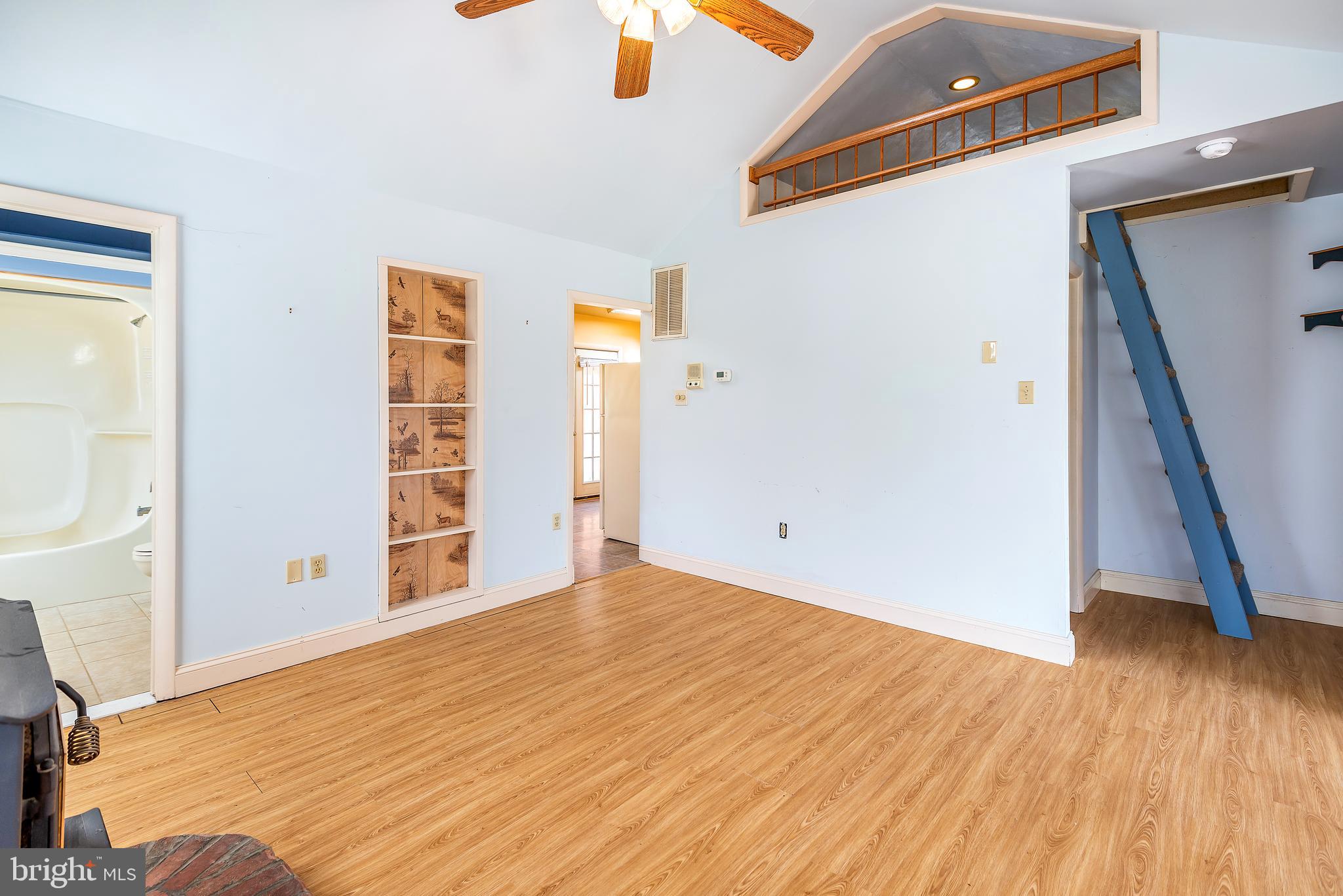 BREEZY POINT - Residential