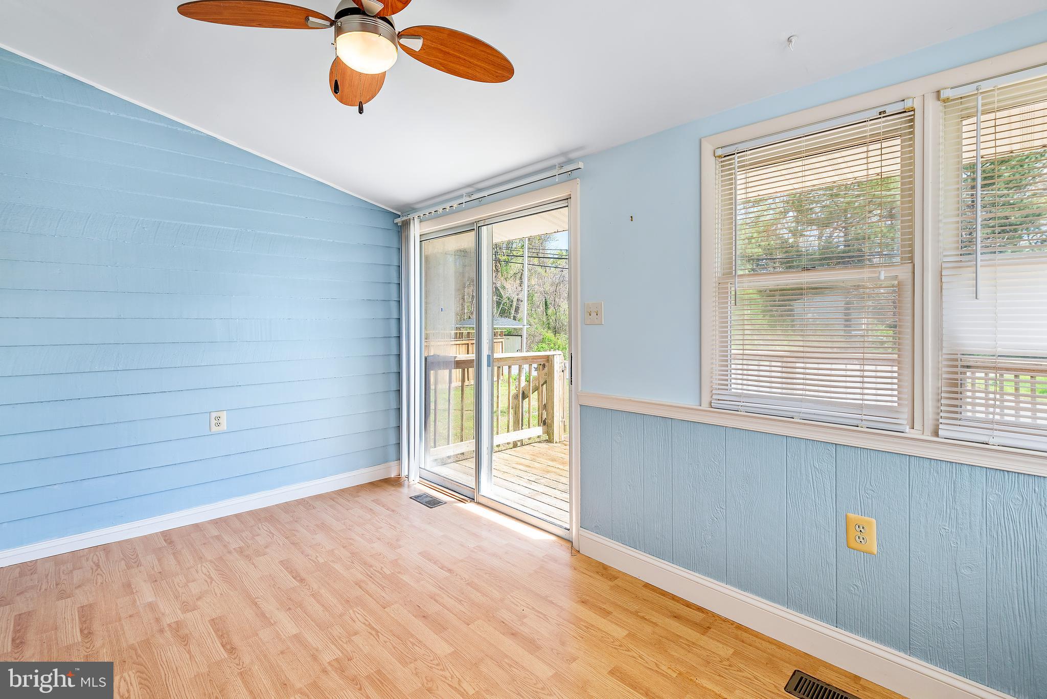 BREEZY POINT - Residential