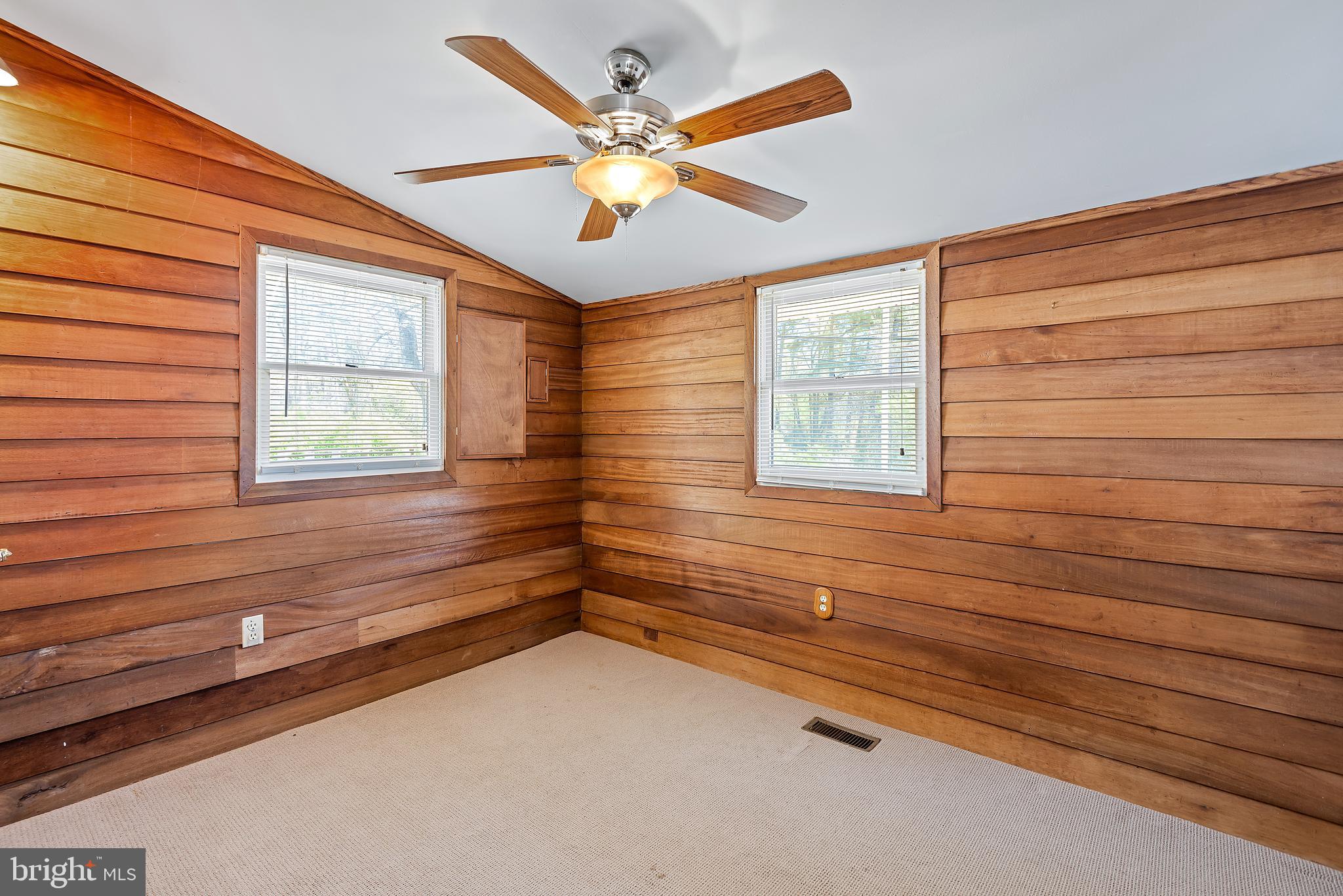 BREEZY POINT - Residential