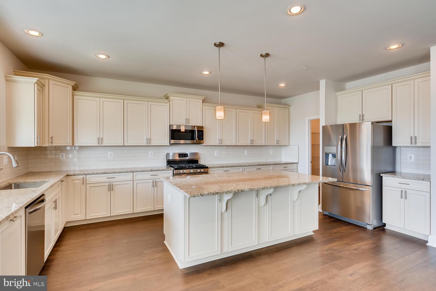 HAMILTON RESERVE - Residential