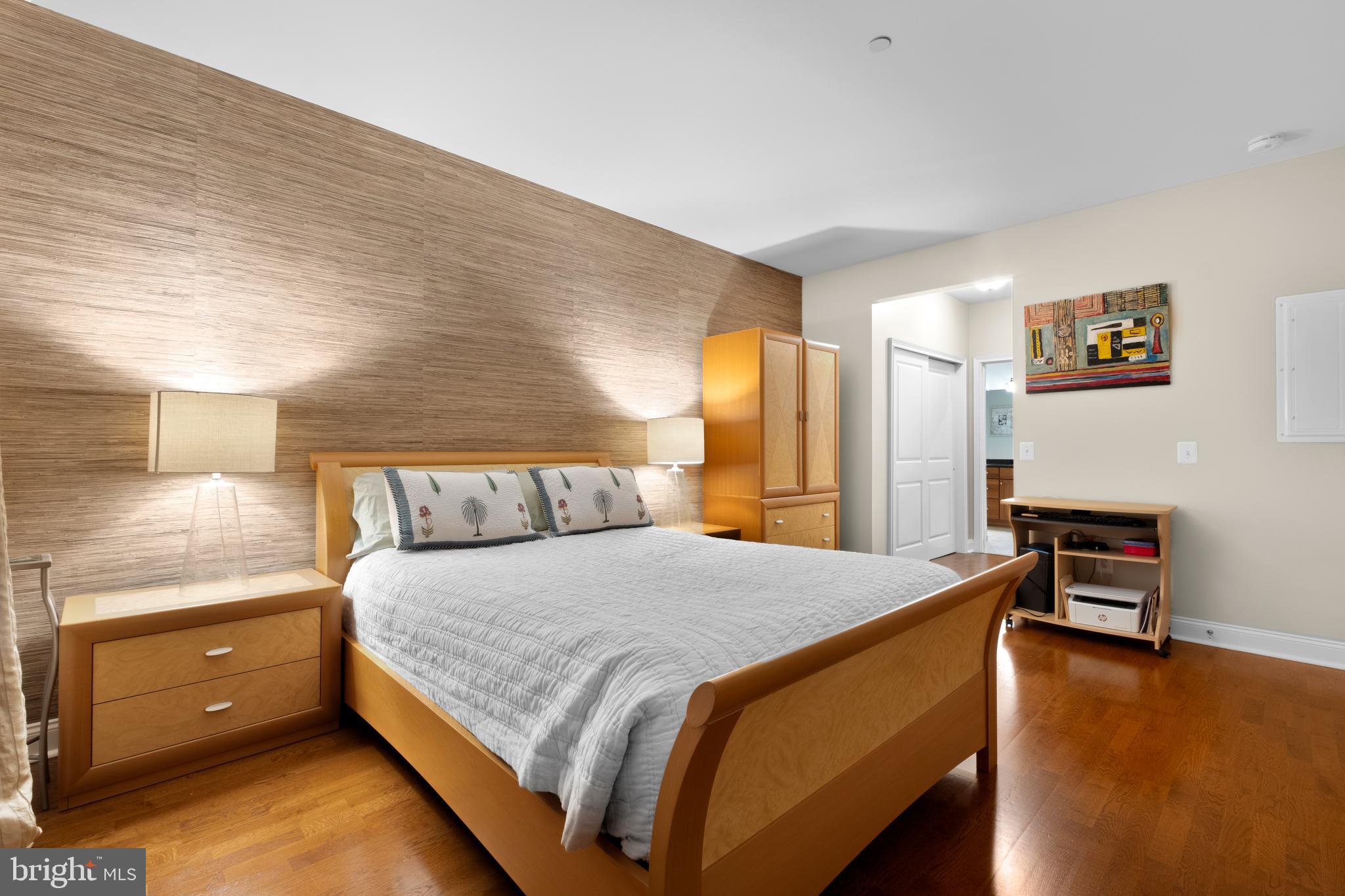 NAVAL SQUARE - Residential Lease