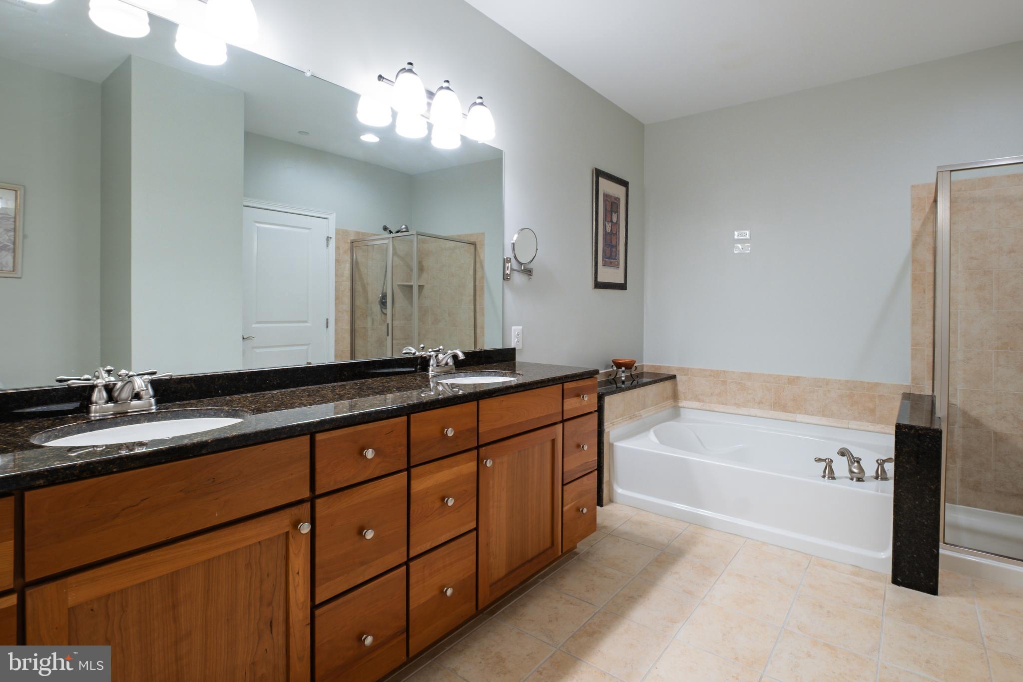 NAVAL SQUARE - Residential Lease