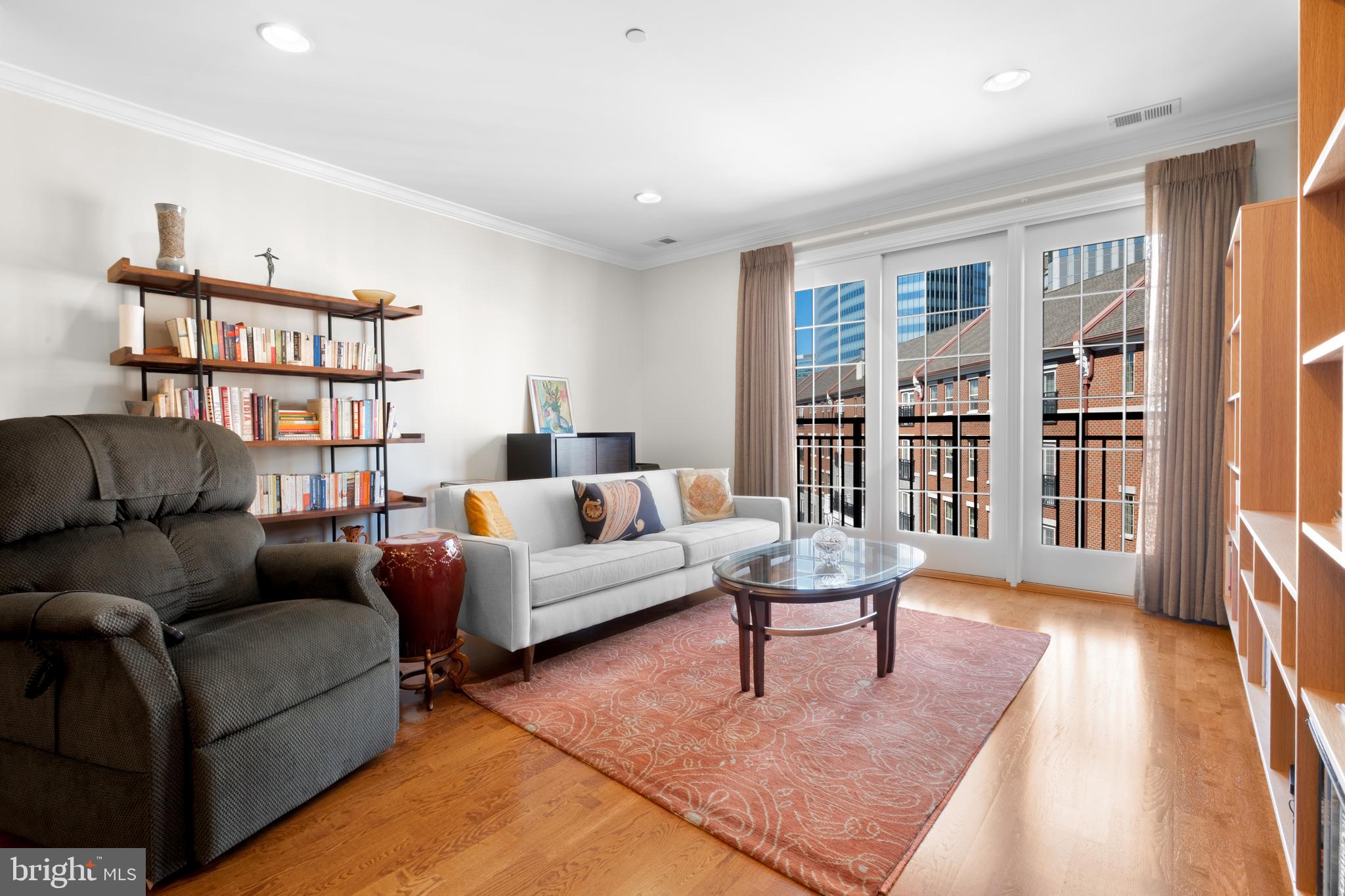 NAVAL SQUARE - Residential Lease