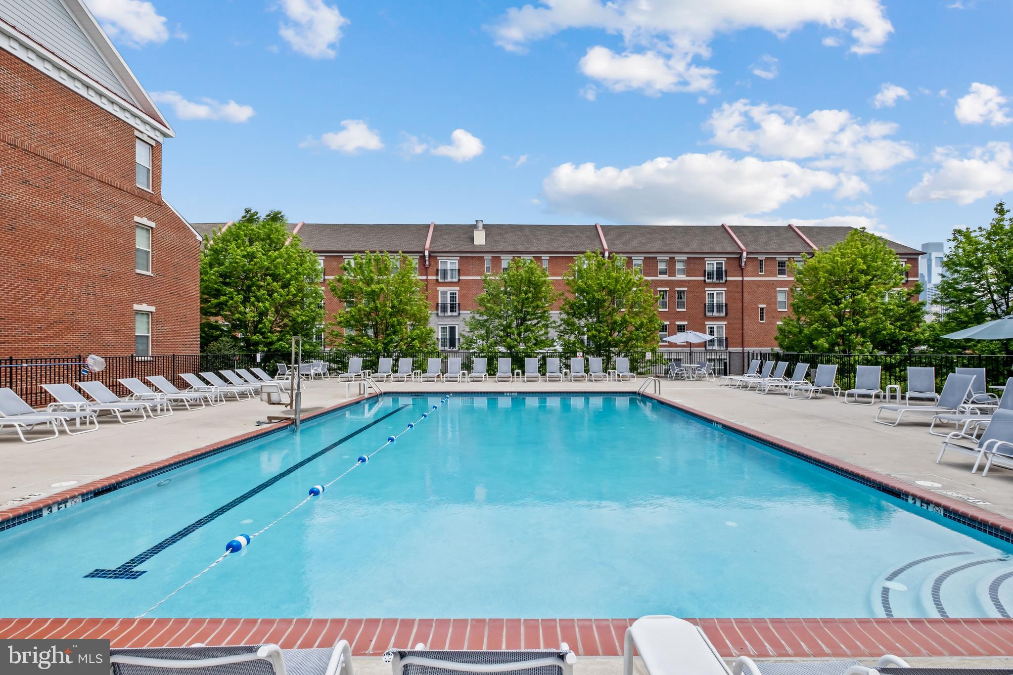 NAVAL SQUARE - Residential Lease