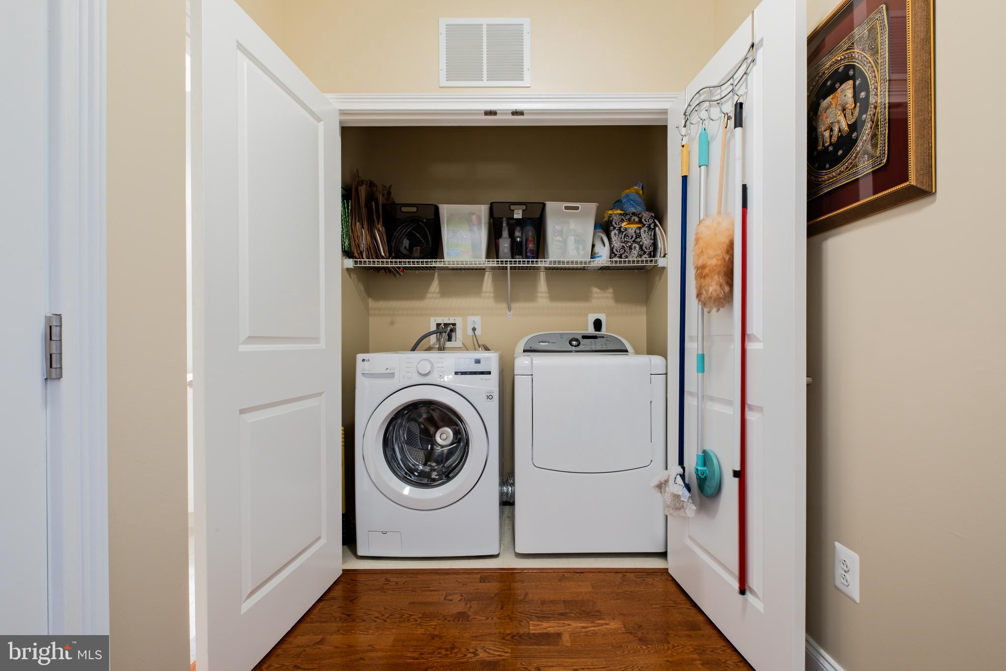 NAVAL SQUARE - Residential Lease