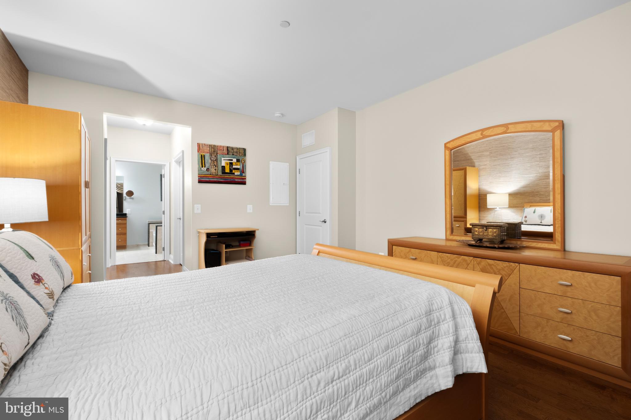 NAVAL SQUARE - Residential Lease