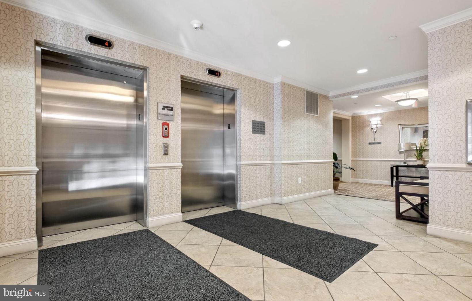 NAVAL SQUARE - Residential Lease