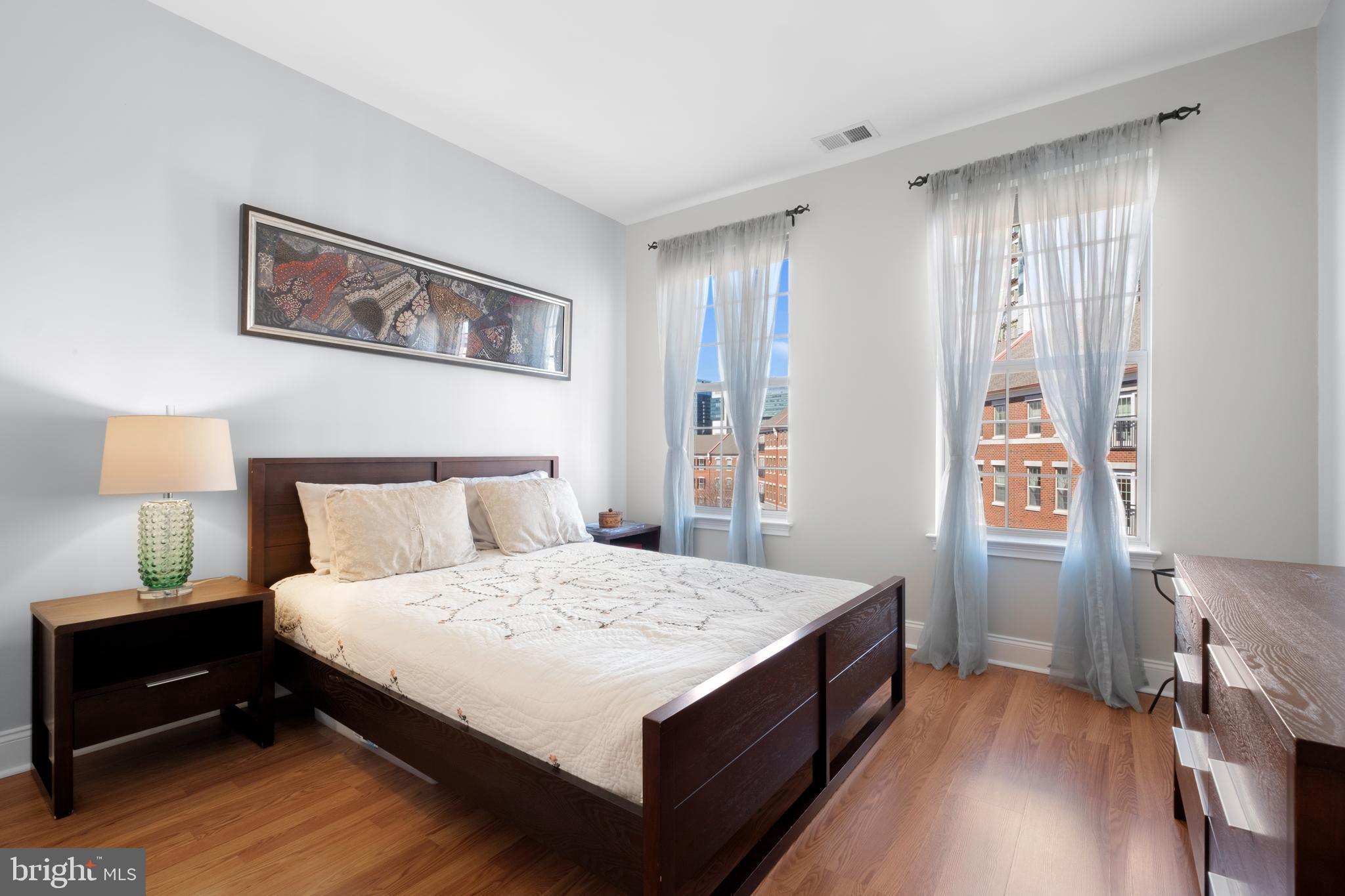 NAVAL SQUARE - Residential Lease