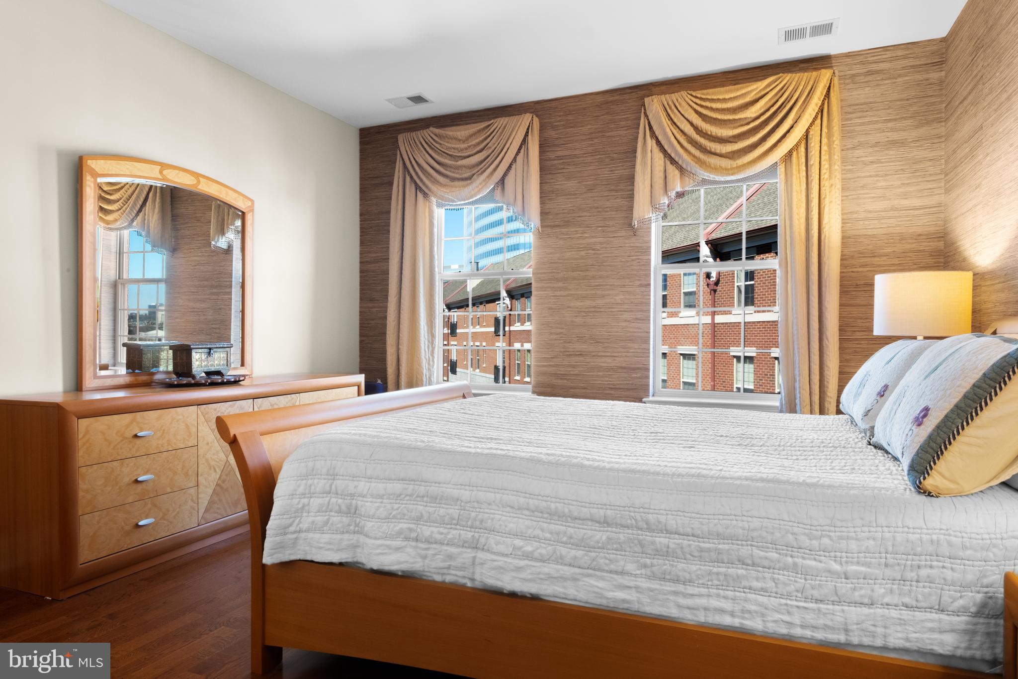 NAVAL SQUARE - Residential Lease