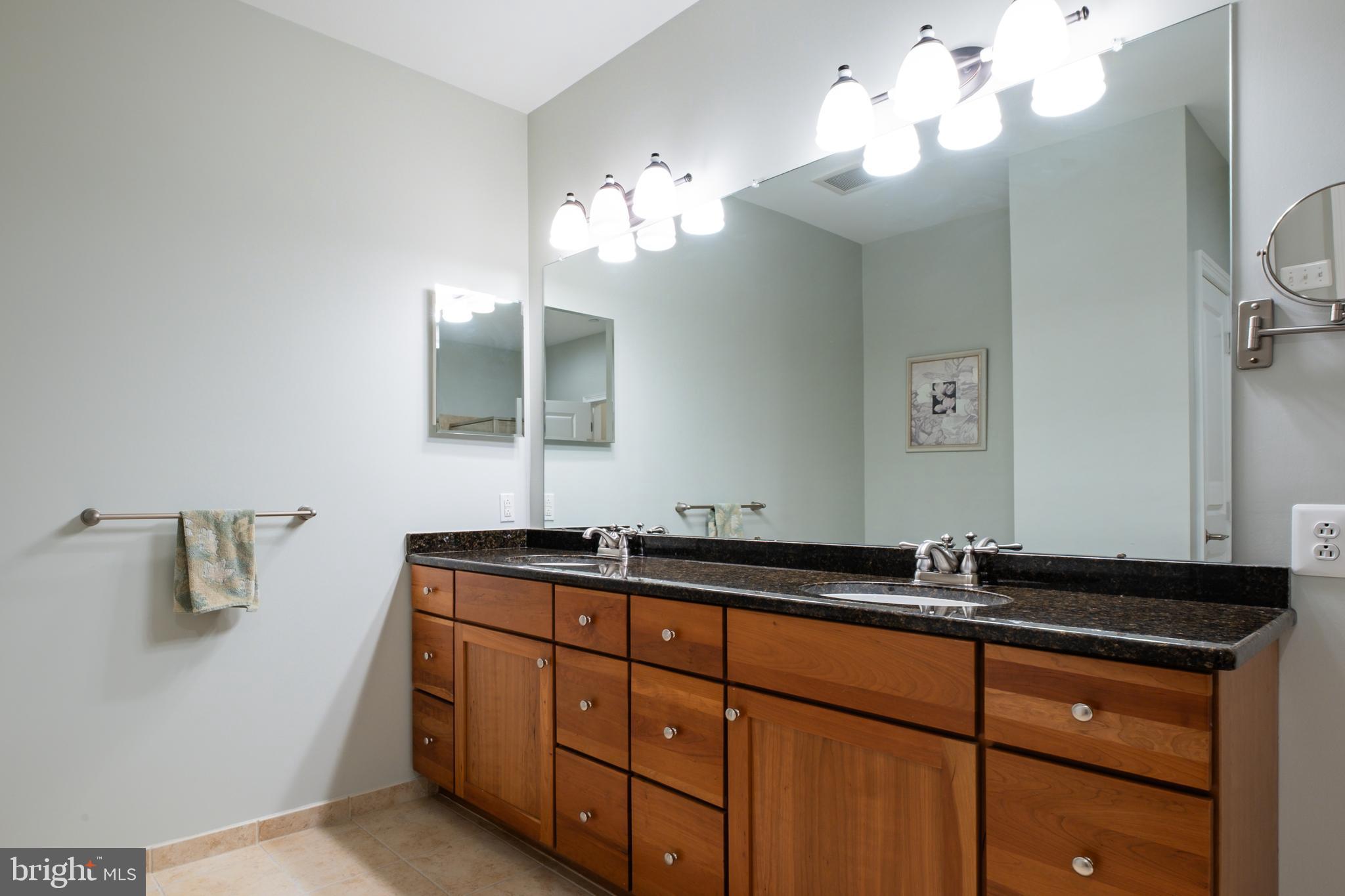 NAVAL SQUARE - Residential Lease