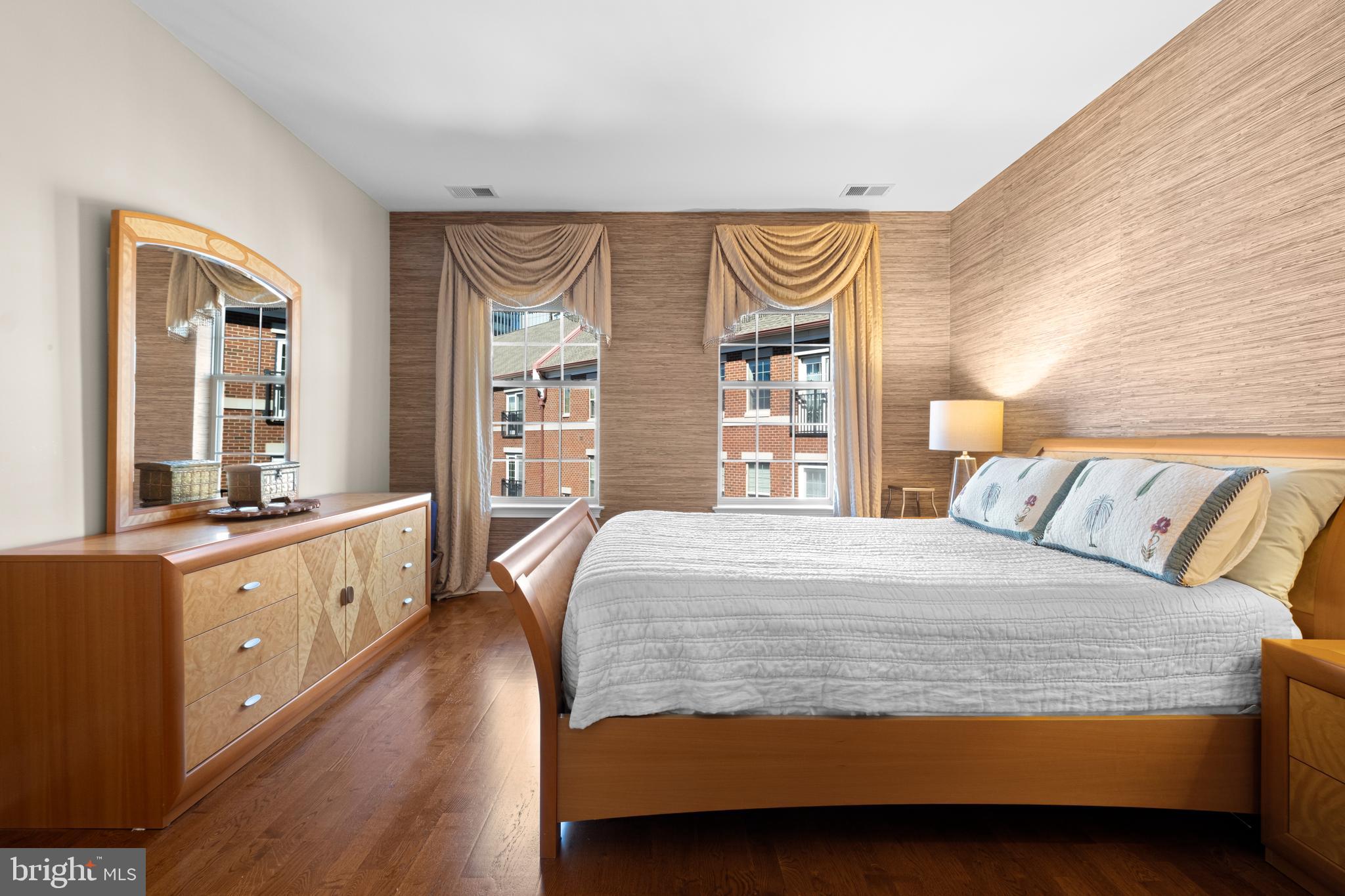 NAVAL SQUARE - Residential Lease