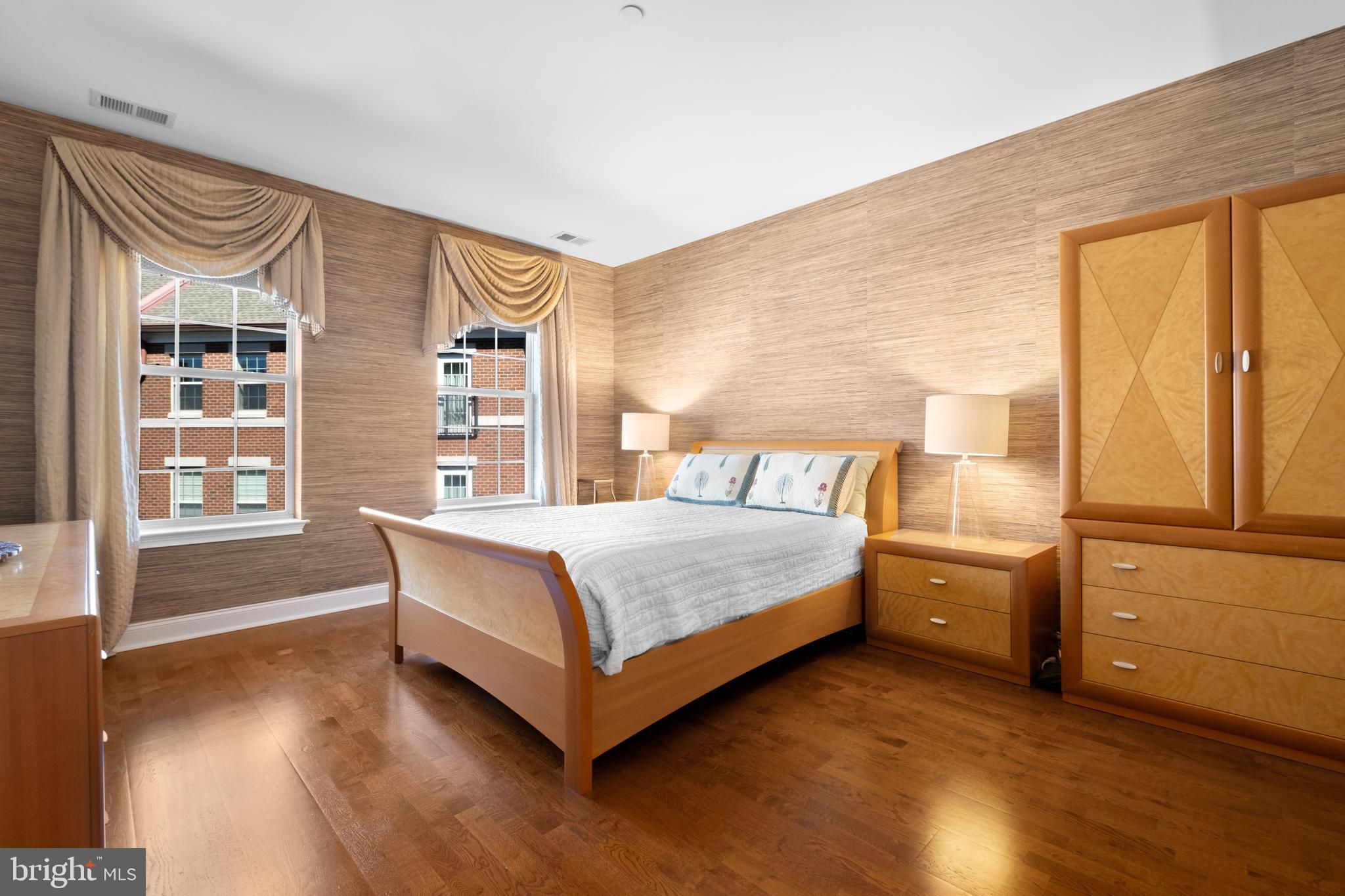 NAVAL SQUARE - Residential Lease