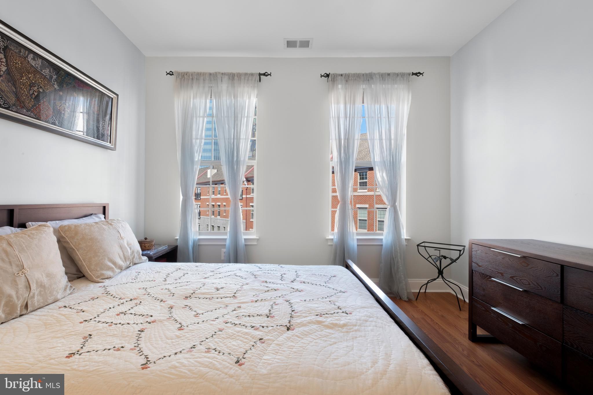 NAVAL SQUARE - Residential Lease