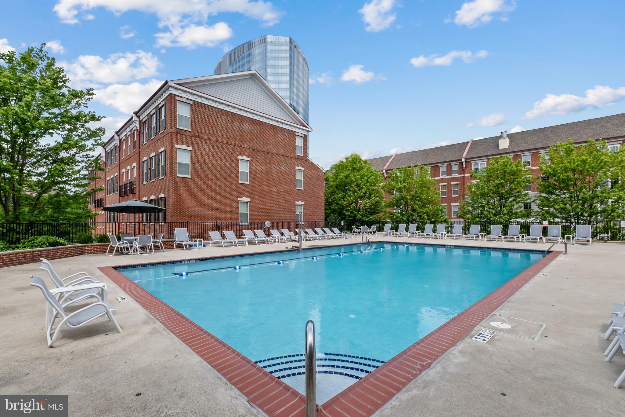 NAVAL SQUARE - Residential Lease