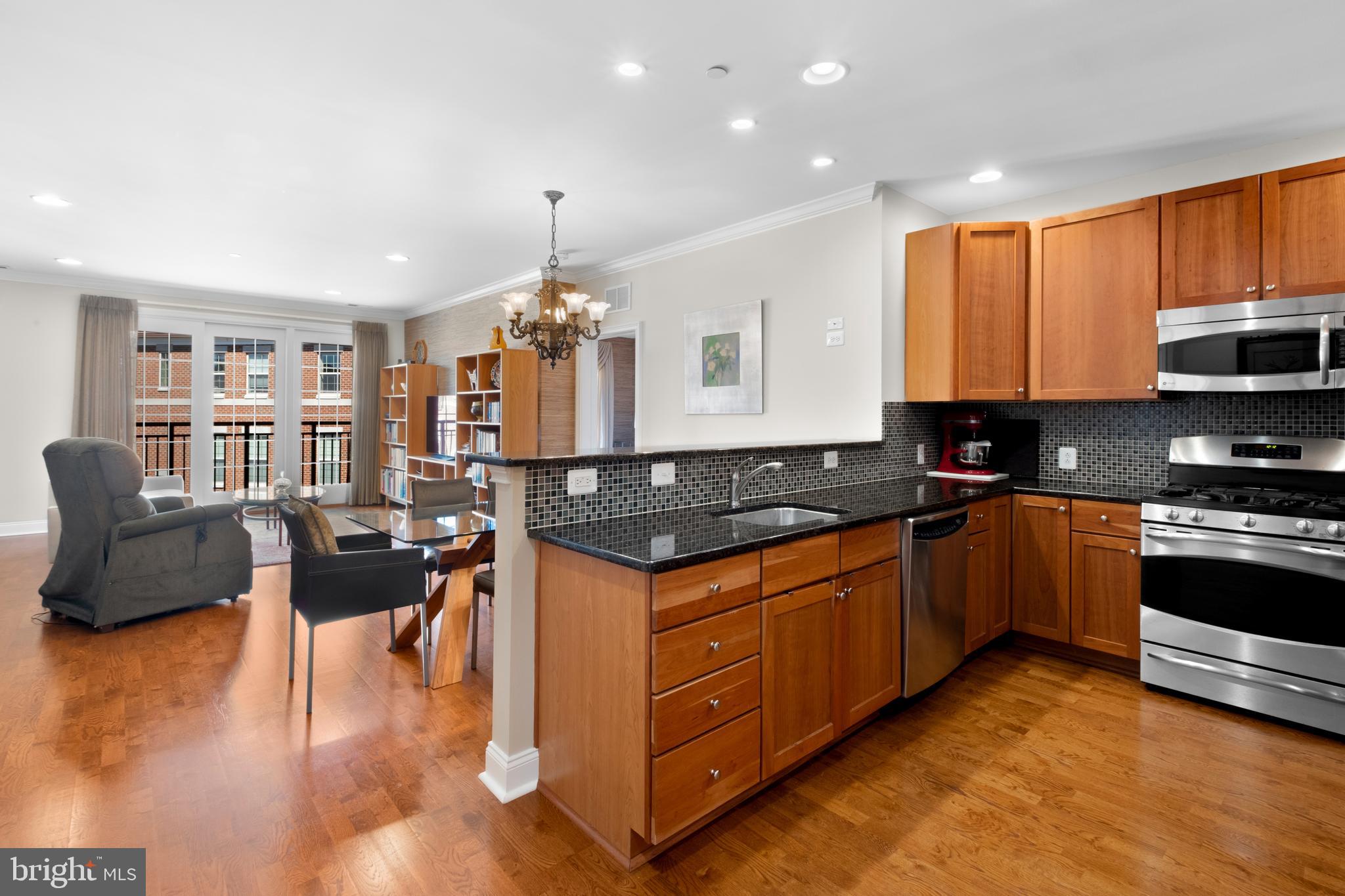 NAVAL SQUARE - Residential Lease